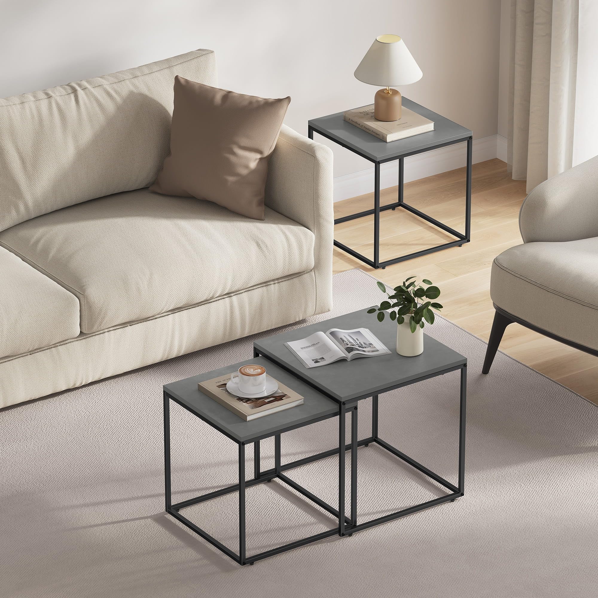 Home Collective Lot de 2 tables basses carrées Loft Design 2 en 1 - Surface résistante aux rayures - Salon - 50 cm et 45 cm de large - Gris ciment avec pieds noirs