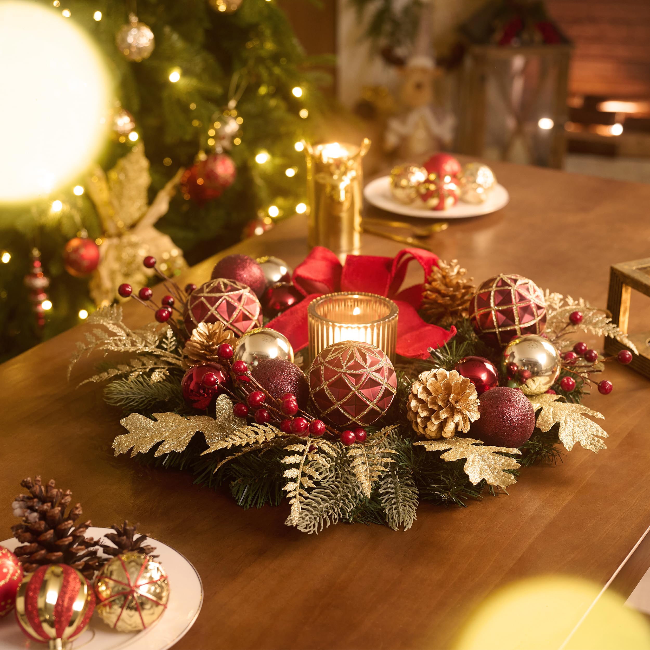 Valery Madelyn Couronne de Noël pré-éclairée pour Porte d'entrée avec lumière, 50,8 cm, Grande Couronne de Noël éclairée avec Boule de Noël Rouge et dorée pour cheminée, fenêtre, Table extérieure,