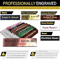 Vista 5 de Placas de identificación grabadas para letrero de puerta, placa de plástico azul claro personalizada con letras blancas, fabricadas en Estados