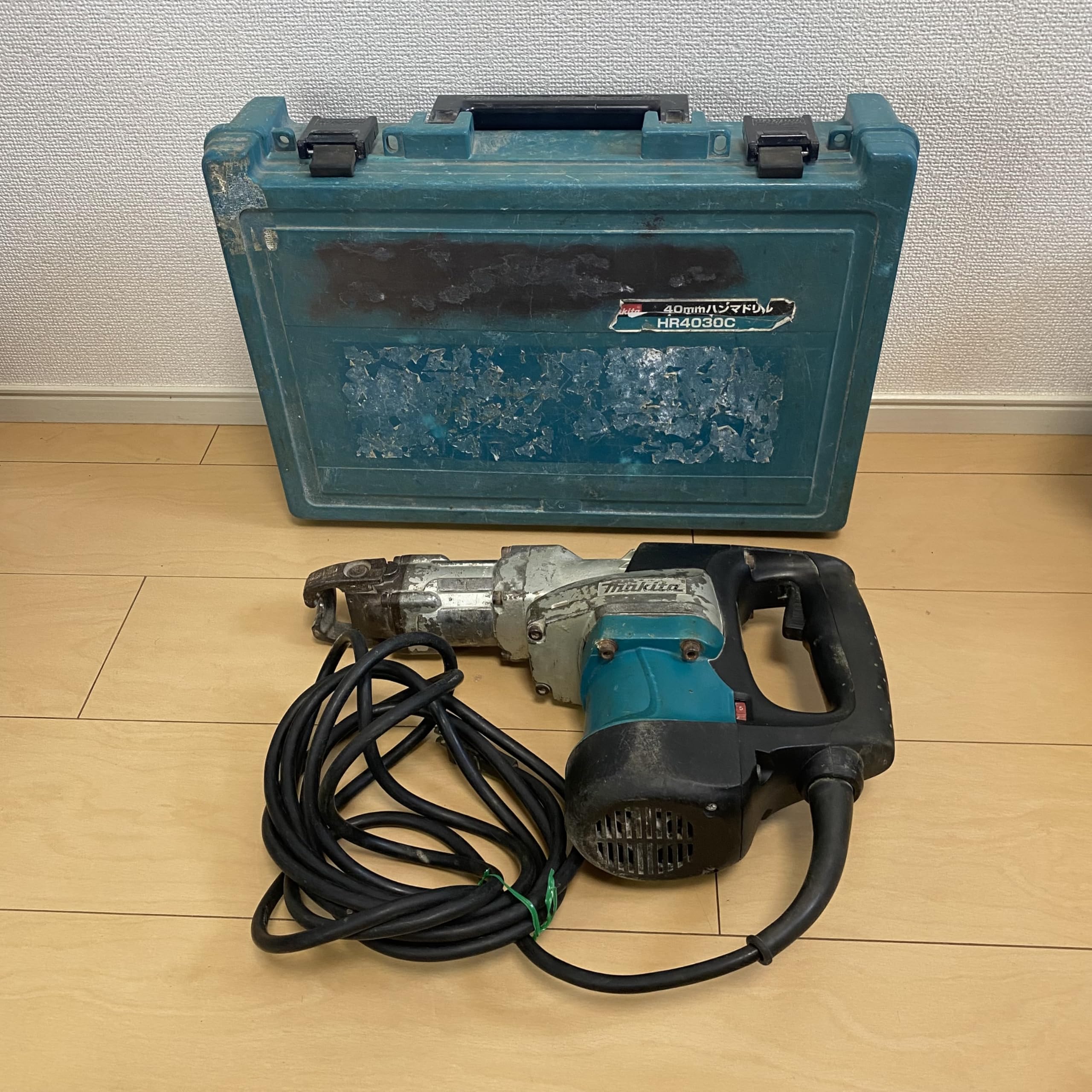 マキタ makita HR4030C ハンマドリル 六角軸タイプ 40mm ハツリ (D4079akwxG) Amazon | マキタ ハンマドリルAC100V式 40mm/ハツリ可 六角シャンク