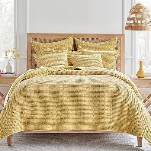 Levtex Home - Mills Waffle - Juego de edredón King - Waffle de algodón ocre - Tamaño del edredón (106 x 92 pulgadas), tamaño de la funda (36 x 20