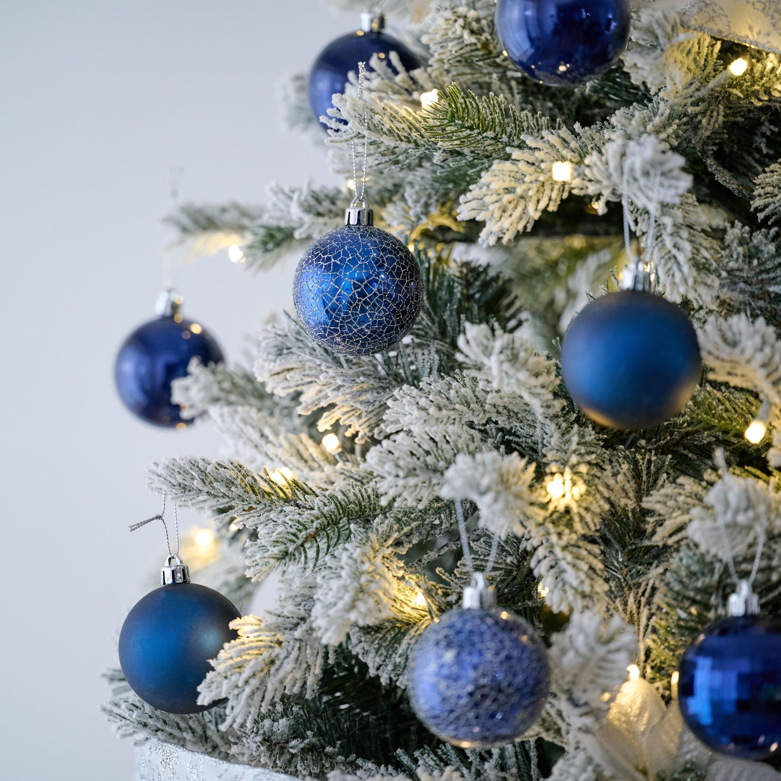 Valery Madelyn 24 ct 60 mm Weihnachtskugel-Ornamente, blaue Dekoration, bruchsicherer Kunststoff