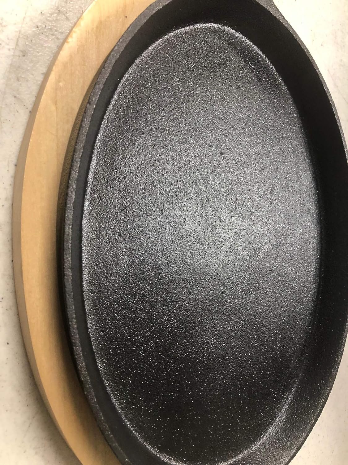 Four Pre-seasoned Cast Iron Fajita Pan Sets,Includes Wooden Serving Bases,Padded Handle Sleeve and Cast Iron Skillet