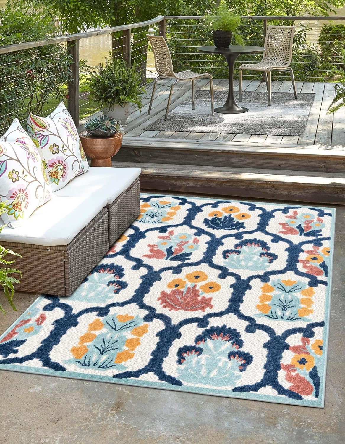 Unique Loom Belize Outdoor Collection Area Rug - Corozal (3' 3" Round, Ivory/ Navy Blue)