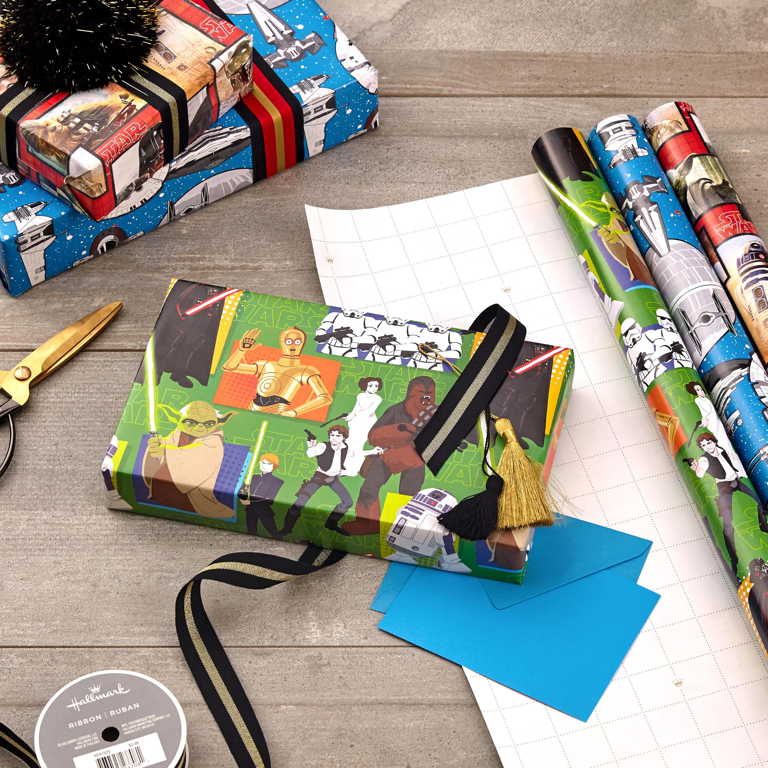 Hallmark 0005EWR2930 Star Wars Lot de 3 rouleaux de papier cadeau Yoda avec lignes de coupe au verso 60 m²