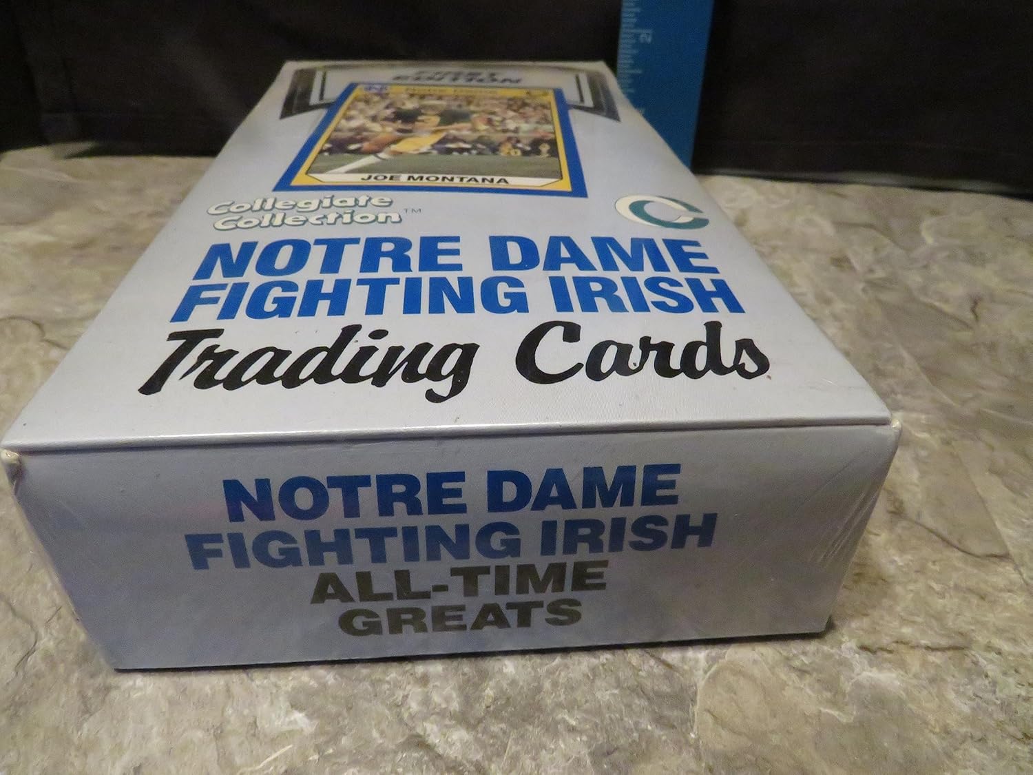 1990 COLLEGIATE COLLECTION NOTRE DAME FIGHTING IRISH FOOTBALL 1ST EDITION BOX
