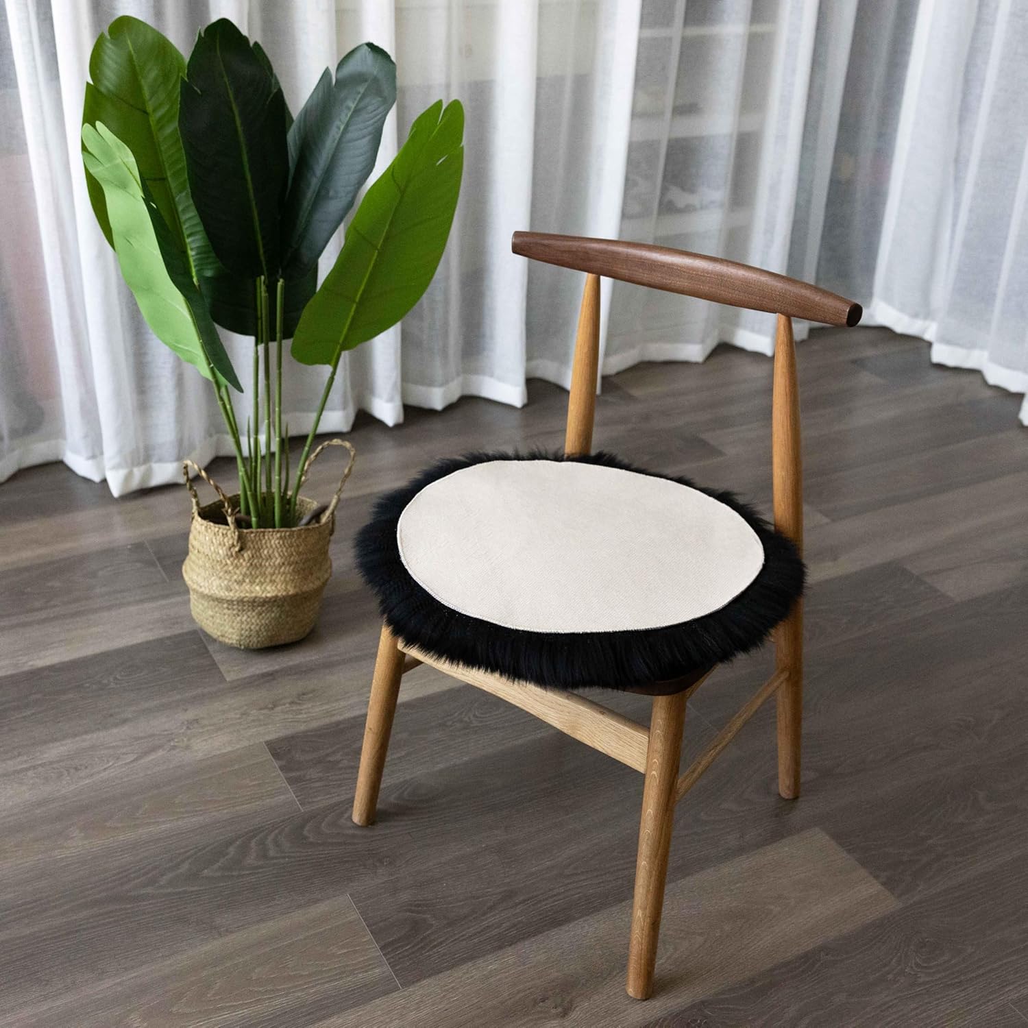 Genuine Sheepskin Chair Cover Soft and Comfortable Plush Natural Fleece Seat Cushion for Kitchen, Office, Chairs (Black, 16.5" Round)