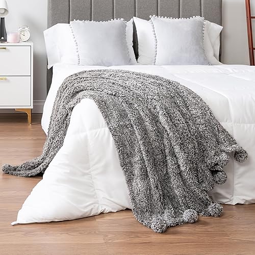 Miniatura 5 de PAVILIA Manta de sherpa gris para sofá, cálida manta de felpa con pompones, manta gris mullida para sofá, ligera, suave y acogedora con pompones,