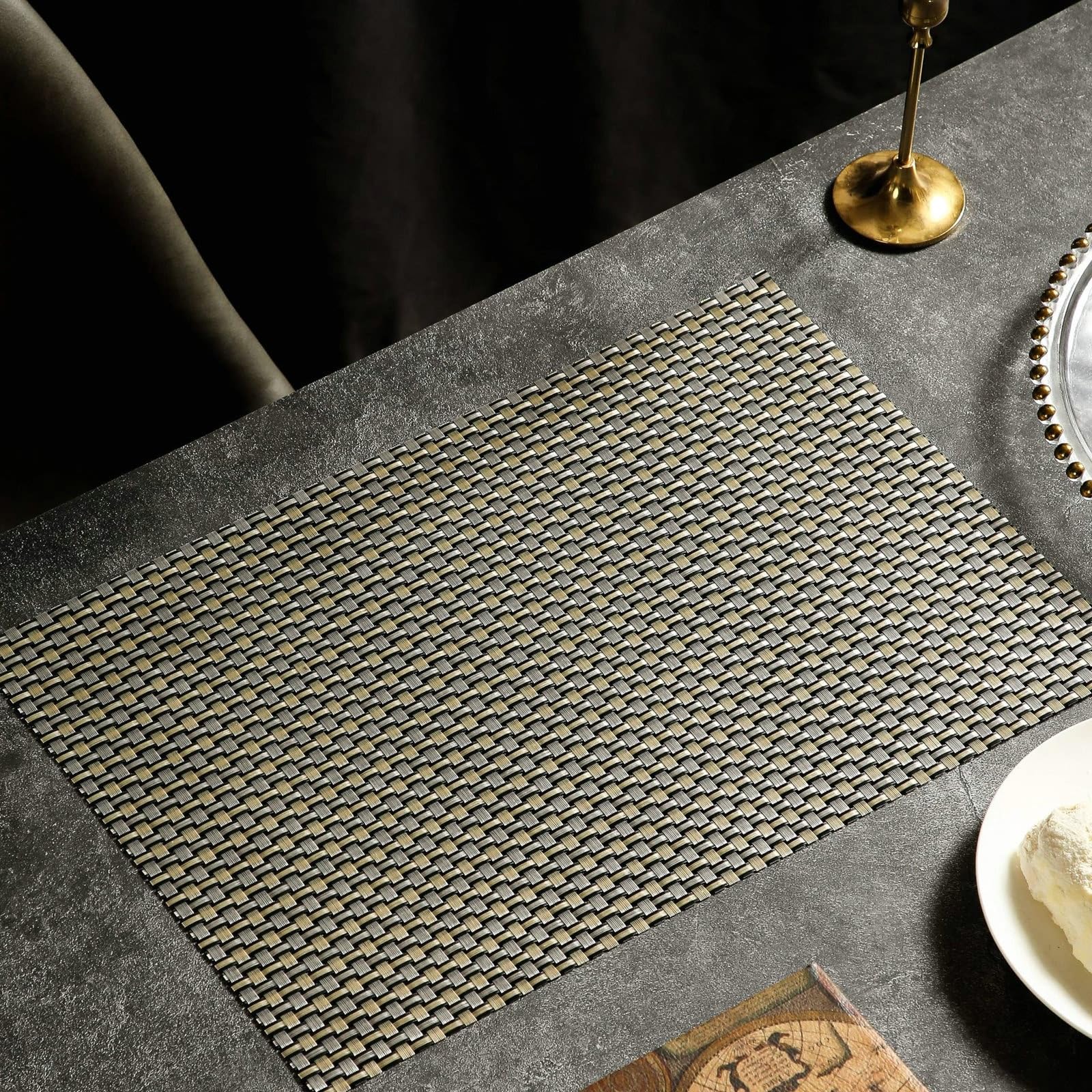 Set de table lavable et antidérapant en textilène tressé pour salle à manger