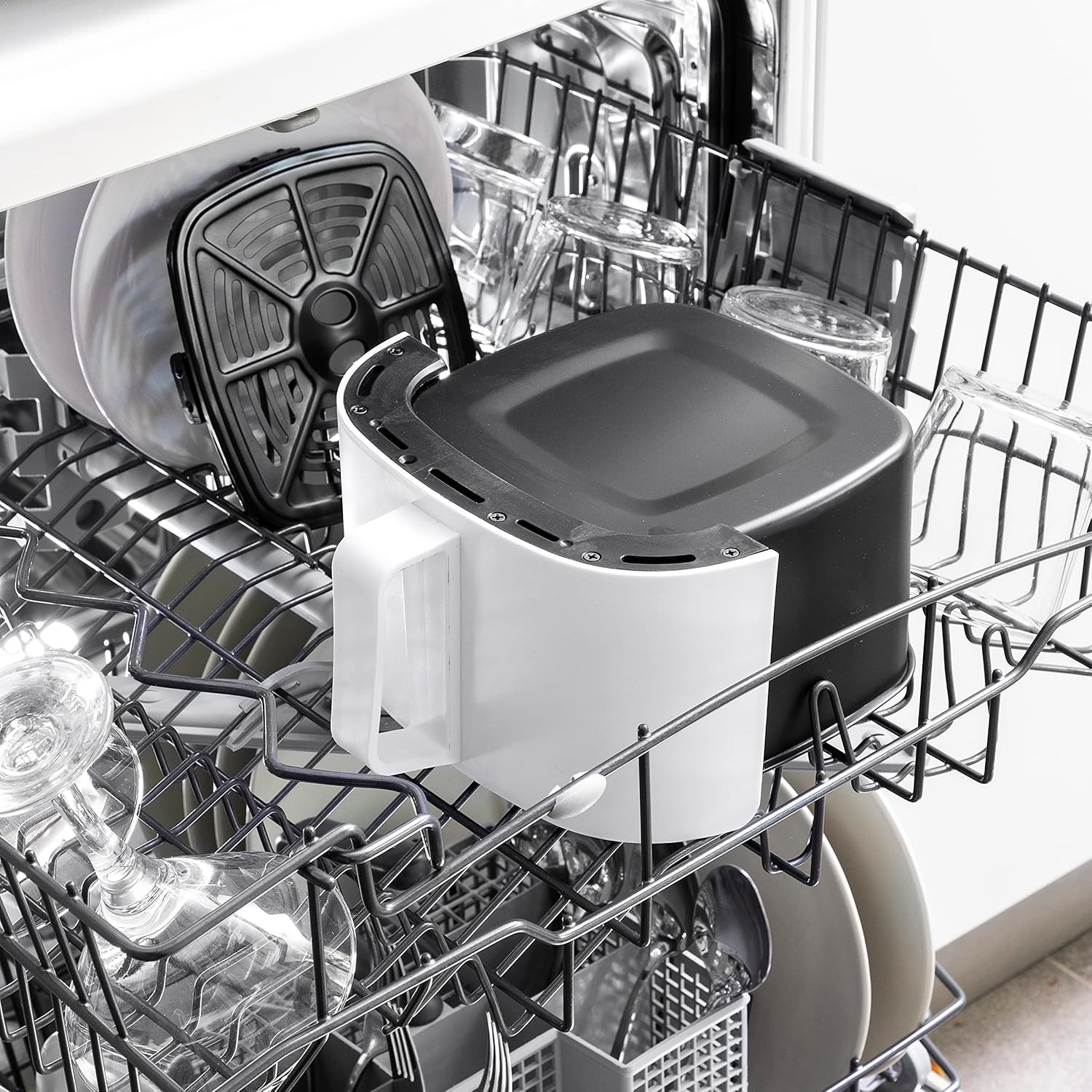 InnovaGoods® Friggitrice ad aria 2 litri, friggitrice 1200W, airfryer con +100 ricette in italiano, friggitrice ad aria calda con cestello antiaderente timer e flusso daria a 360° gradi per 2 persone InnovaGoods® Friggitrice ad aria 2 litri, friggitrice 1200W, airfryer con +100 ricette in italiano, friggitrice ad aria calda con cestello antiaderente timer e flusso daria a 360° gradi per 2 persone