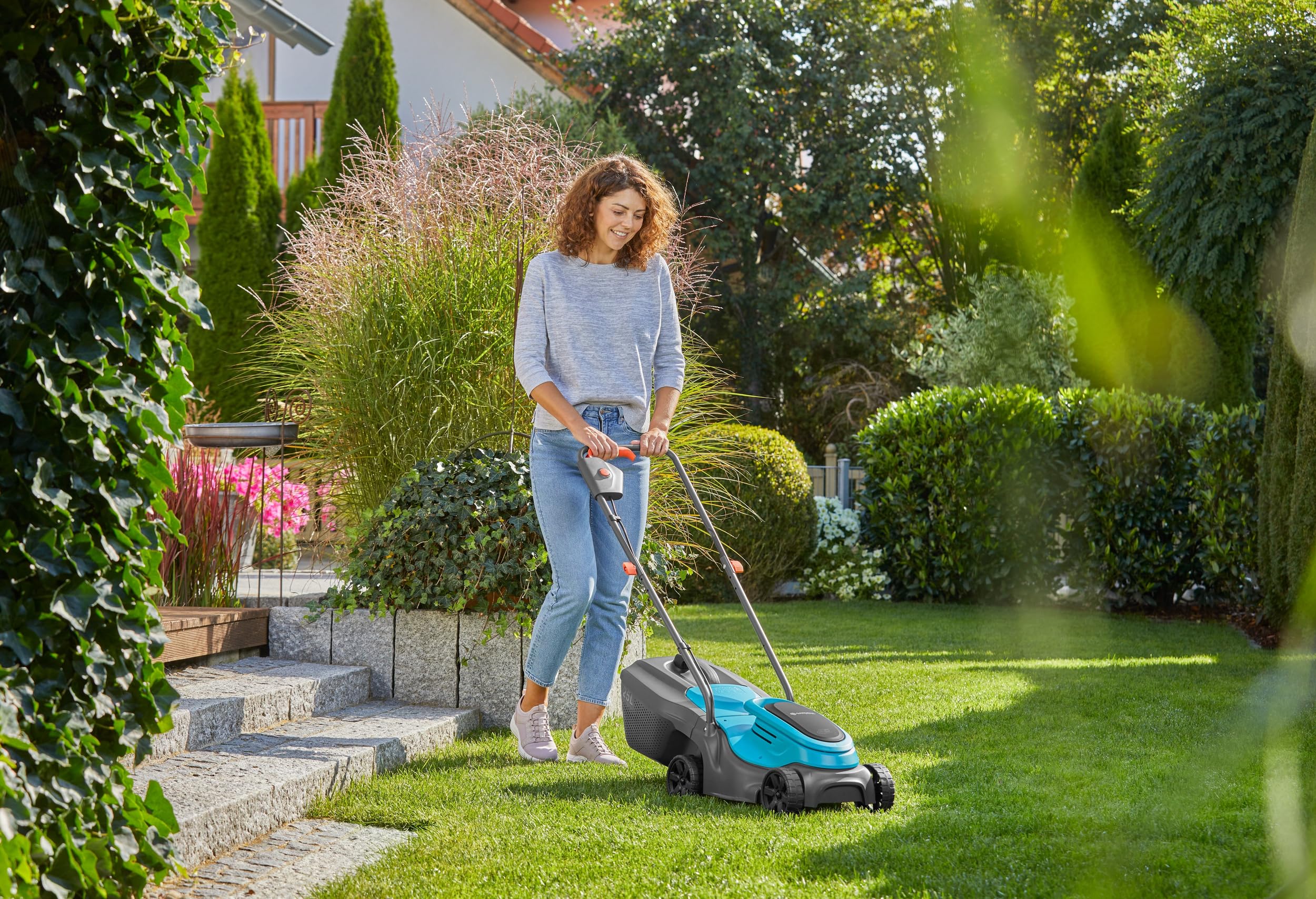 Gardena Tondeuse sur Batterie EasyMax 30/18V P4A - Kit prêt à l'emploi: Lame de Coupe, Légère, Réglage de la Hauteur, Ramassage de l'herbe, sans Fil (14629-20)