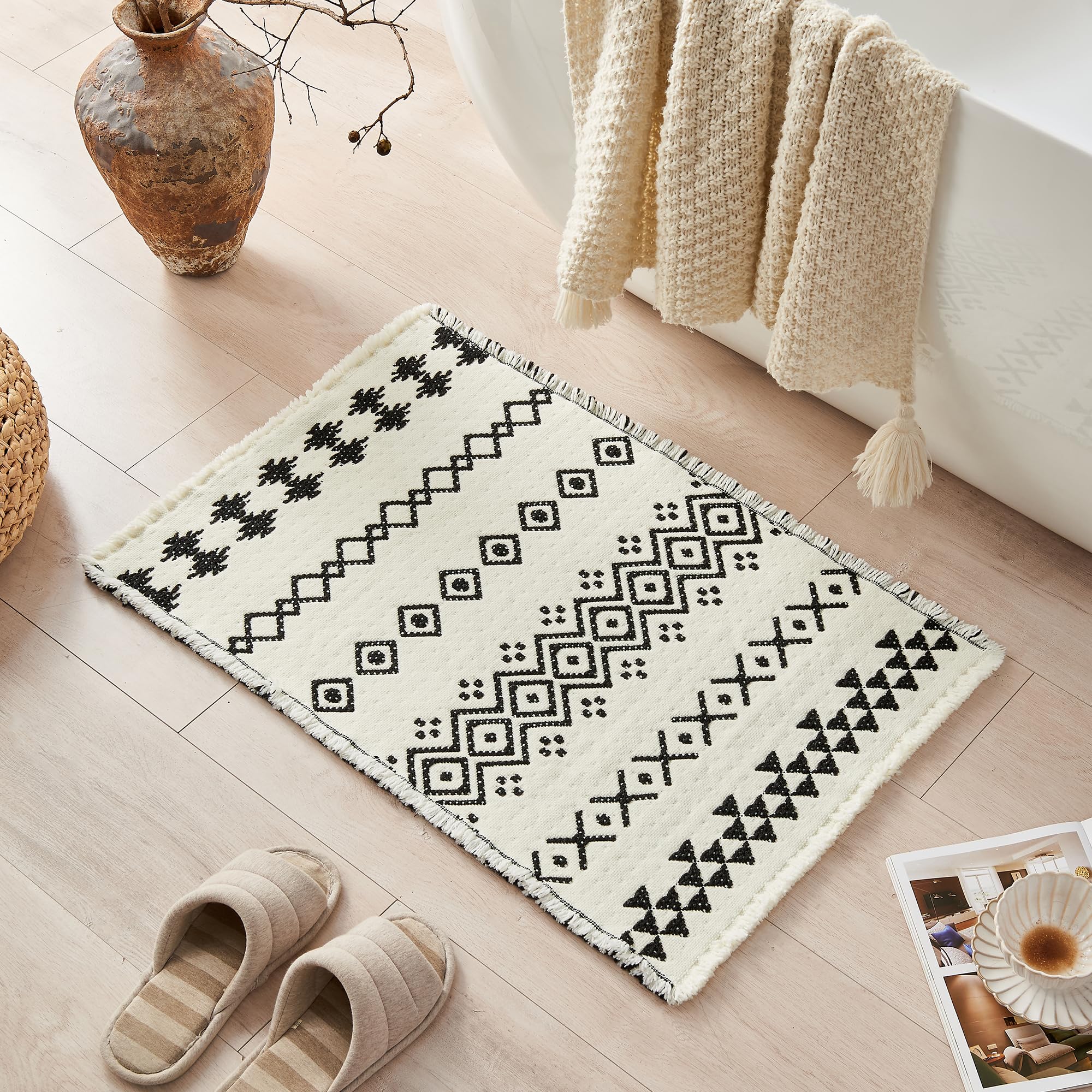 Douceur Boho Bath mat for Bathroom Floor Non Slip, Acrylic Blend Cute Bath Rugs with Tassels, Black and Cream White Tribal Ethnic Pattern Farmhouse