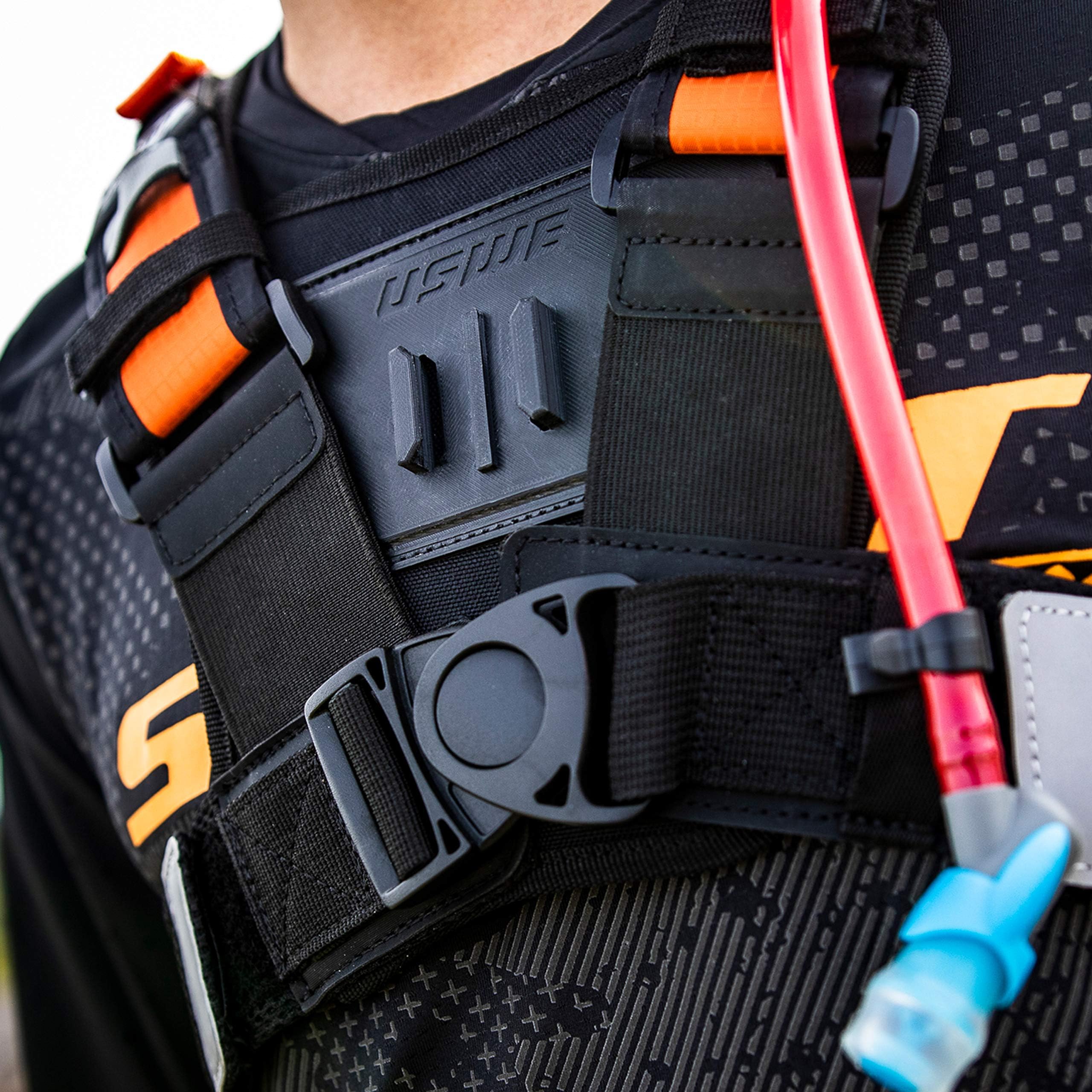 USWE Arnés para cámara de acción, compatible con todas las mochilas sin rebote y cámaras GoPro, montado en la parte delantera en el arnés del pecho (NDM 1 (M-XL))