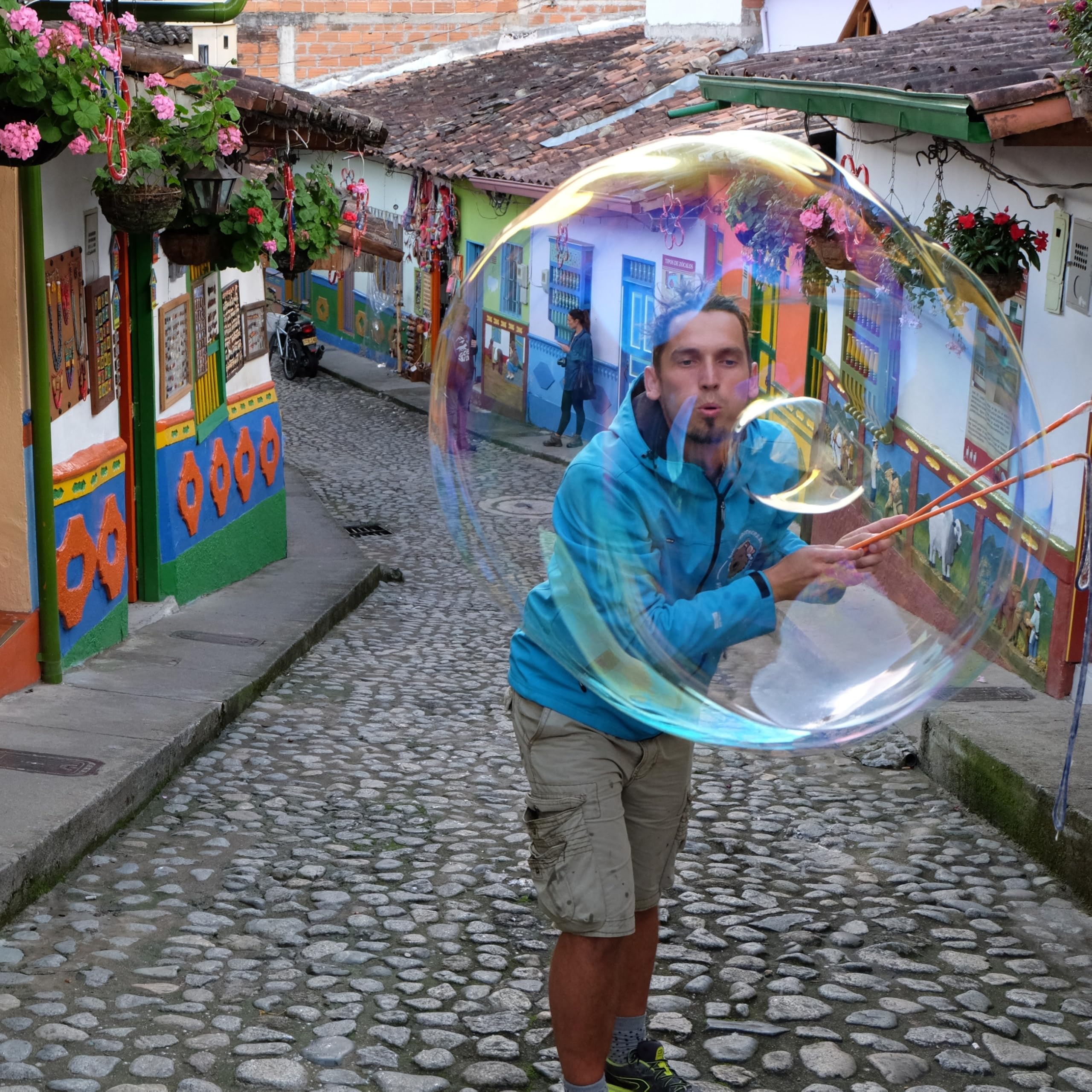Bubble Brothers Płyn do baniek mydlanych, 2 litry, do olbrzymich baniek mydlanych i normalnych, butelka uzupełniająca, 2 l, nietłukące się XXL, kolorowe bańki mydlane, roztwór do banie