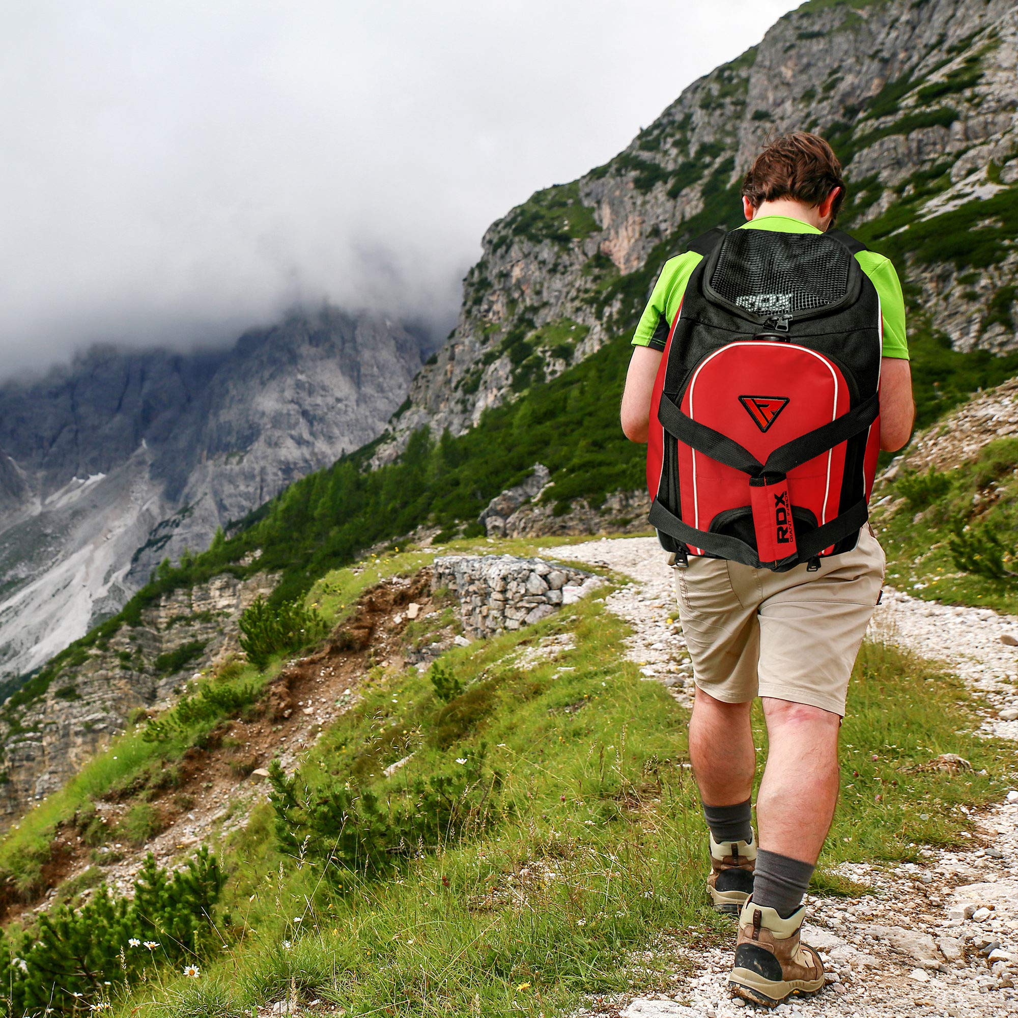 RDX Sporttasche mit Fach für Schuhe Gym Backpack Boxen Gymnastik Ausrüstung Rucksack Umhängetasche Trekking Outdoor Damen und Herren Handtasche für Reise, rot / schwarz