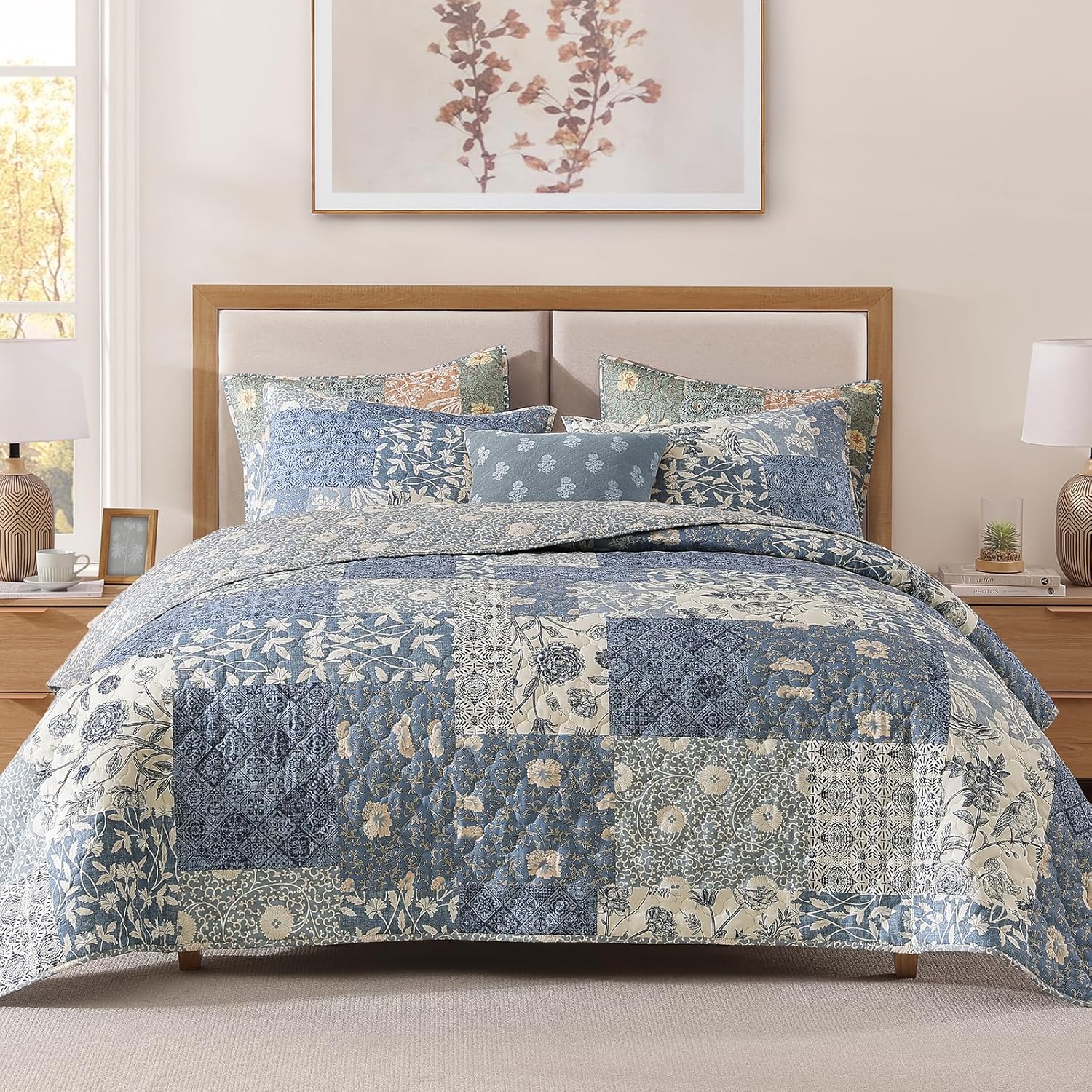 CASAAGUSTO Queen Quilt Set - 3 Pieces Patchwork Blue Quilt Bedding Set, Lightweight Queen Bedspread Coverlet, Reversible Floral Bed Cover for All Seasons (90"x94", 1 Quilt + 2 Pillow Shams)