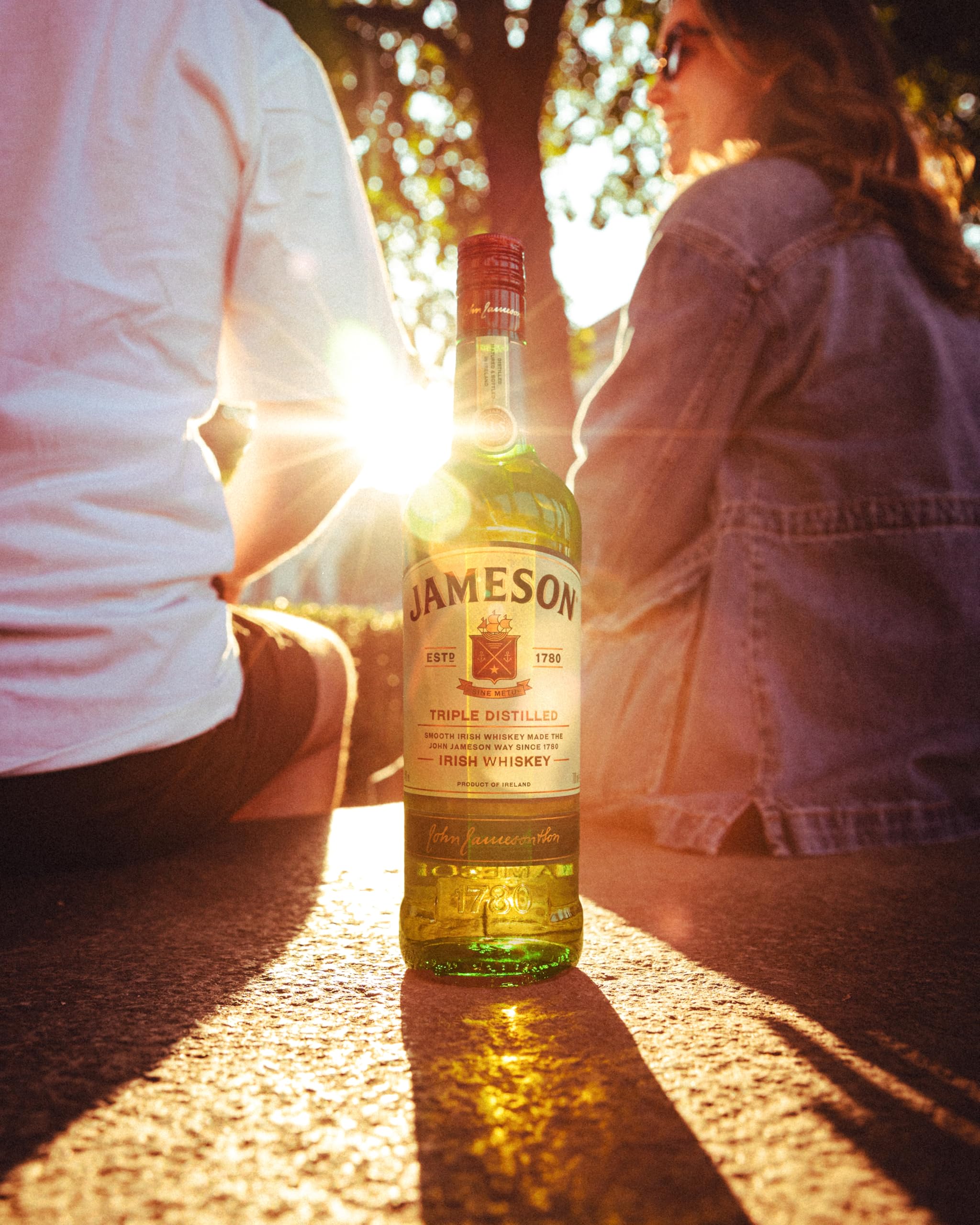 Jameson Irish Whiskey, Blended Irish Whiskey aus feinen, dreifach destillierten Pot Still & Grain Whiskeys, Milder & zeitloser Whisky aus Irland, 1 x 0,7 l