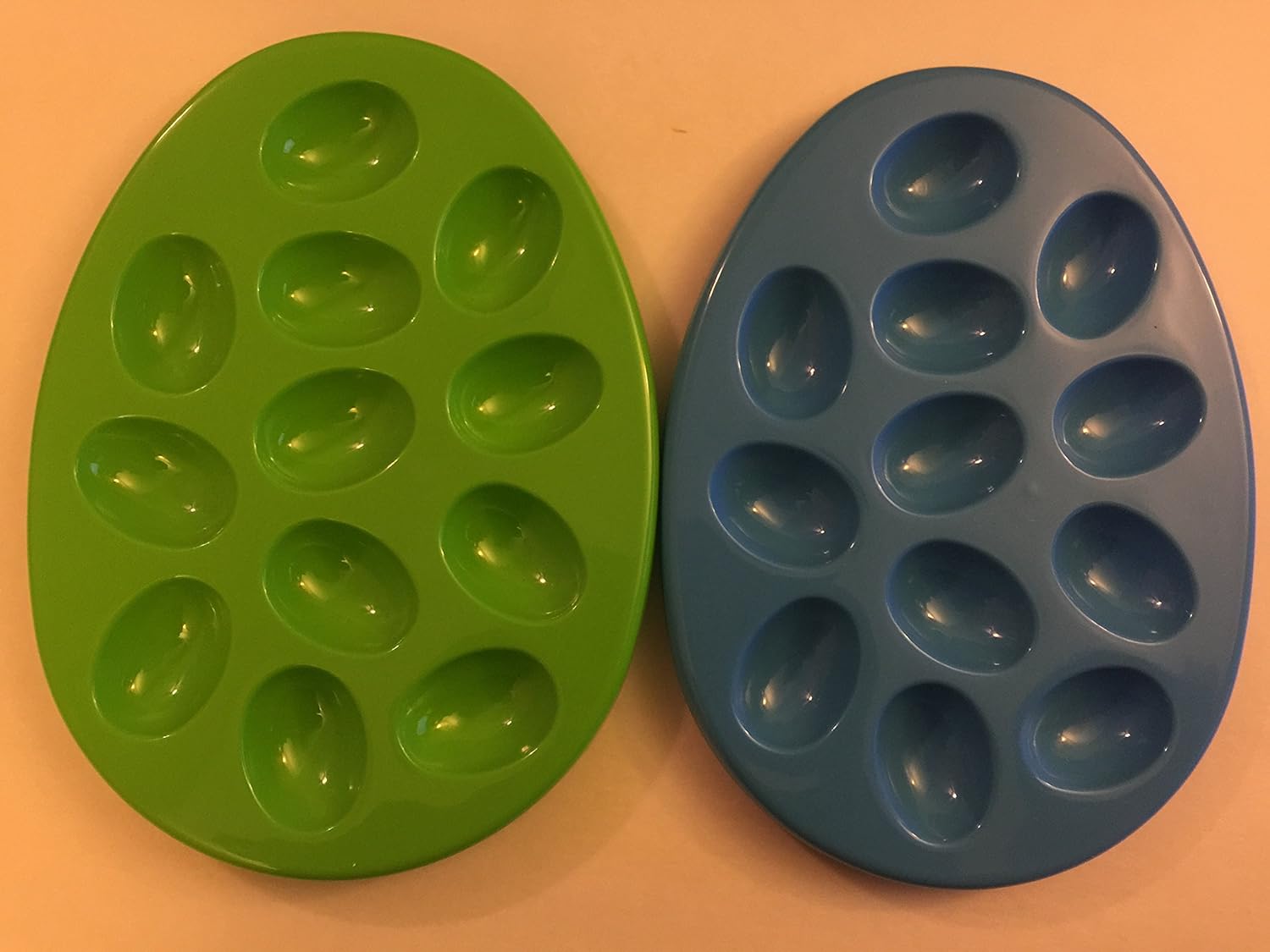 (4) Egg Shaped Easter Egg Holder Trays. Great for Easter