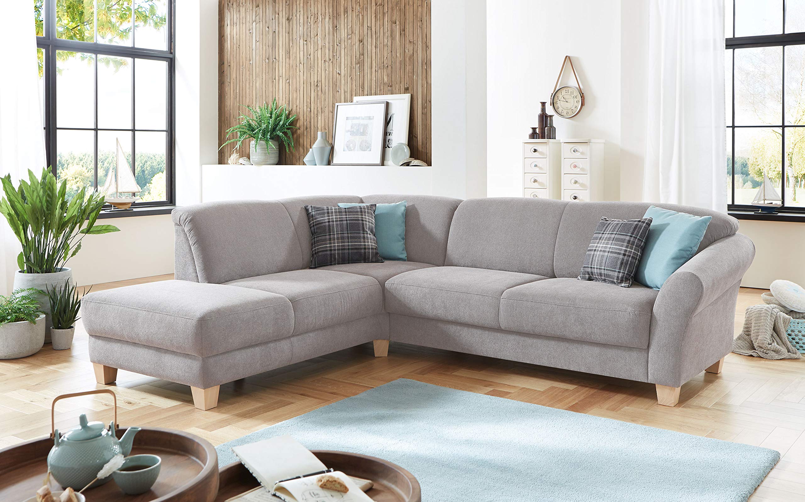 CAVADORE Ecksofa Gootlaand / Große Sitzecke im Landhausstil inkl. praktischer Vorziehfunktion und Bettkasten / Mit Federkern-Polsterung / 257 x 84 x 212 / Hellgrau