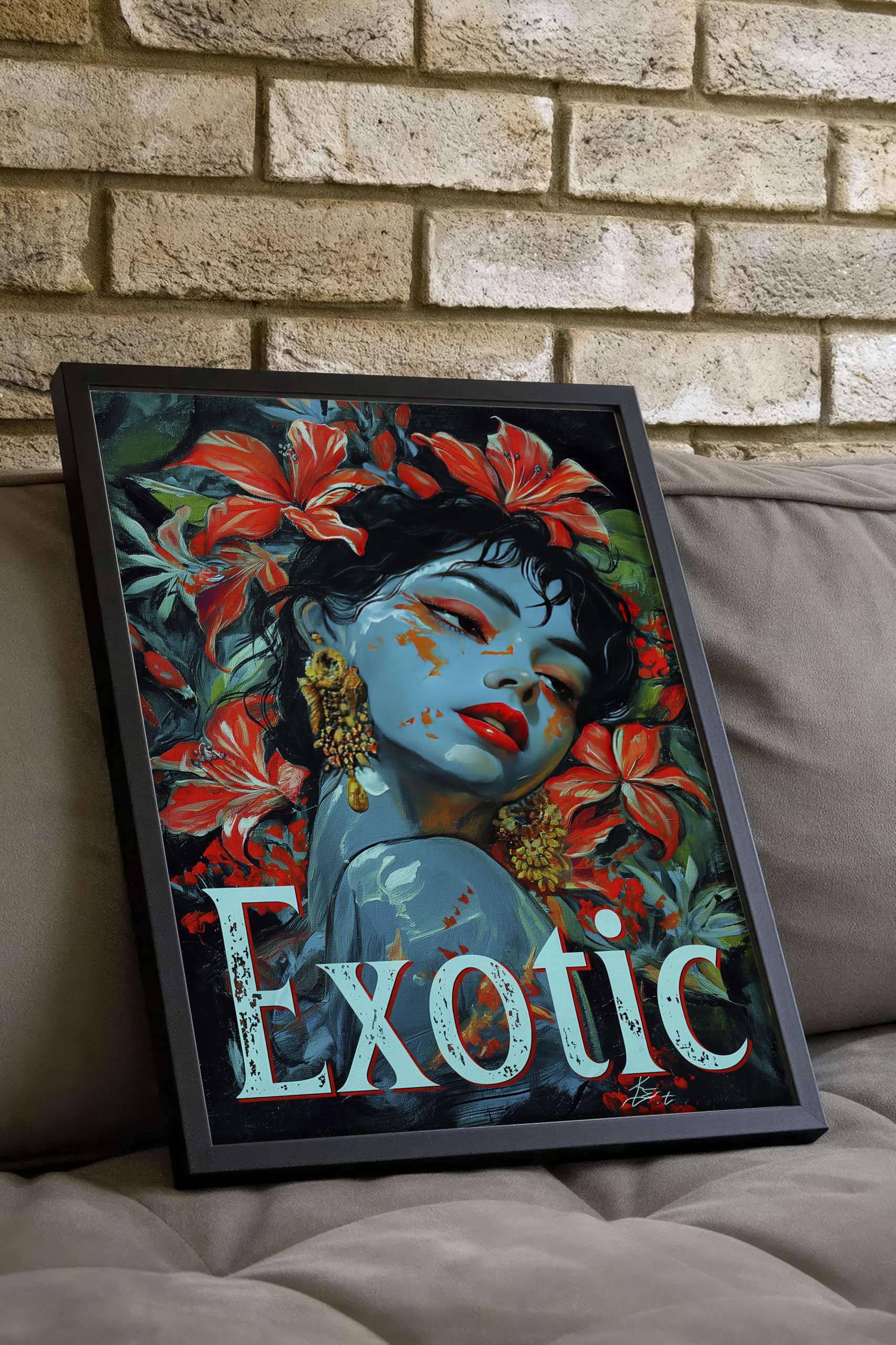 Zestia Siyah Çerçeveli Tablo, Kadın Portresi, Kırmızı Çiçekler ve Mavi Ten, Exotic Yazılı Poster No: 106584 15 x 21