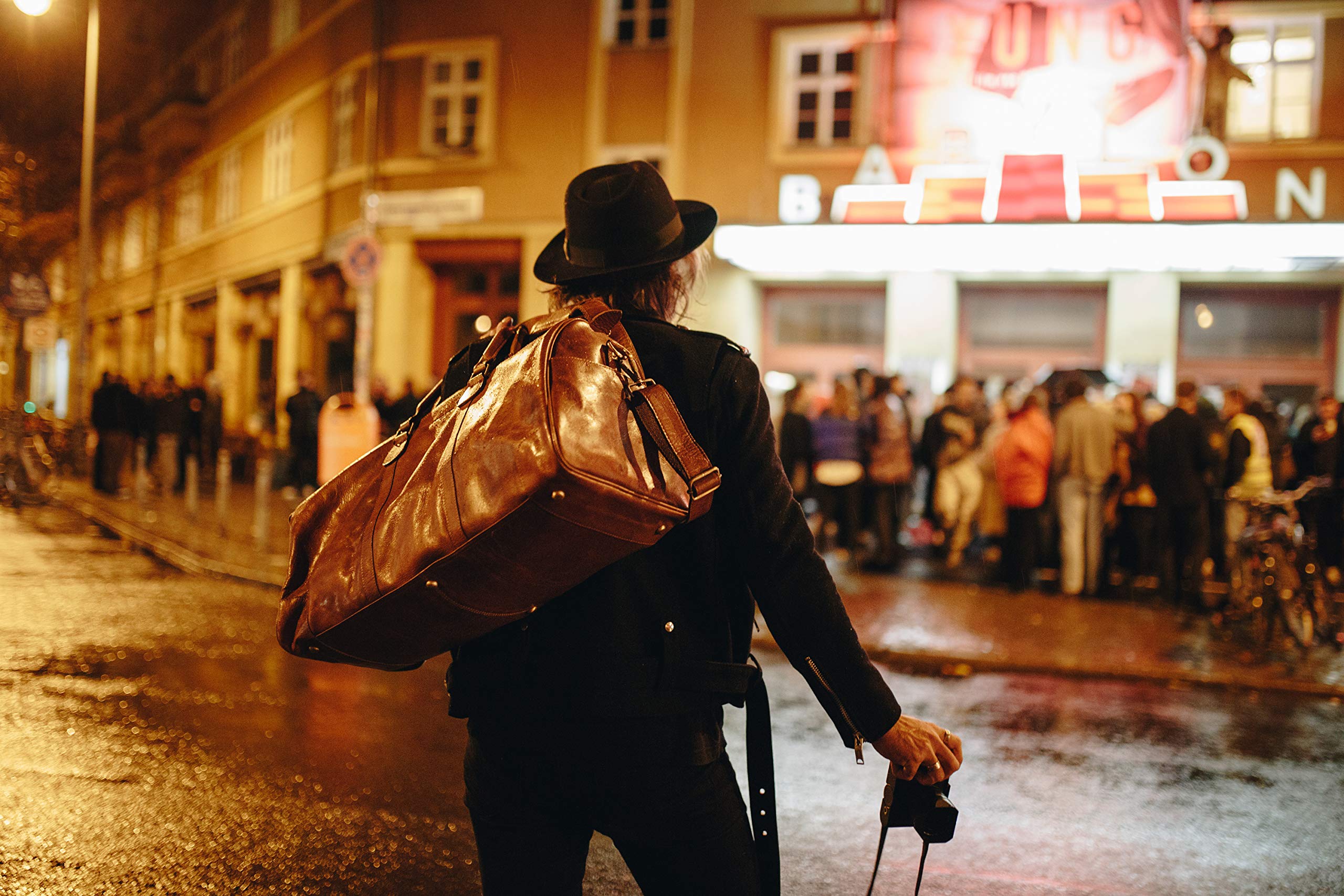 HOLZRICHTER Berlin - Weekender aus Leder für Herren (No 17-1), Reisetasche 30x60x28 cm, Handgefertigte Echtleder Umhängetasche mit Schultergurt, Cognac-Braun