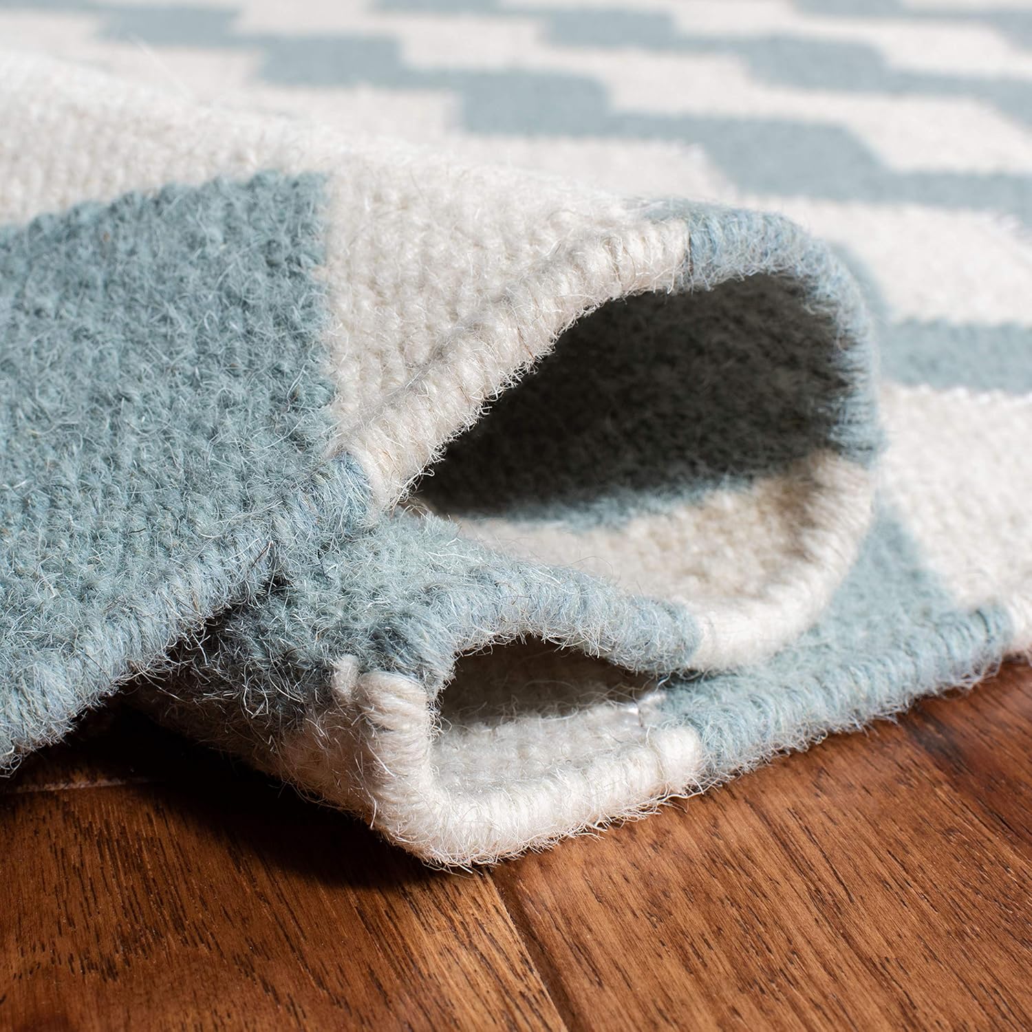 SAFAVIEH Dhurries Collection 2'6" x 8' Ivory/Blue DHU644C Handmade Flatweave Premium Wool & Banana Silk Runner Rug