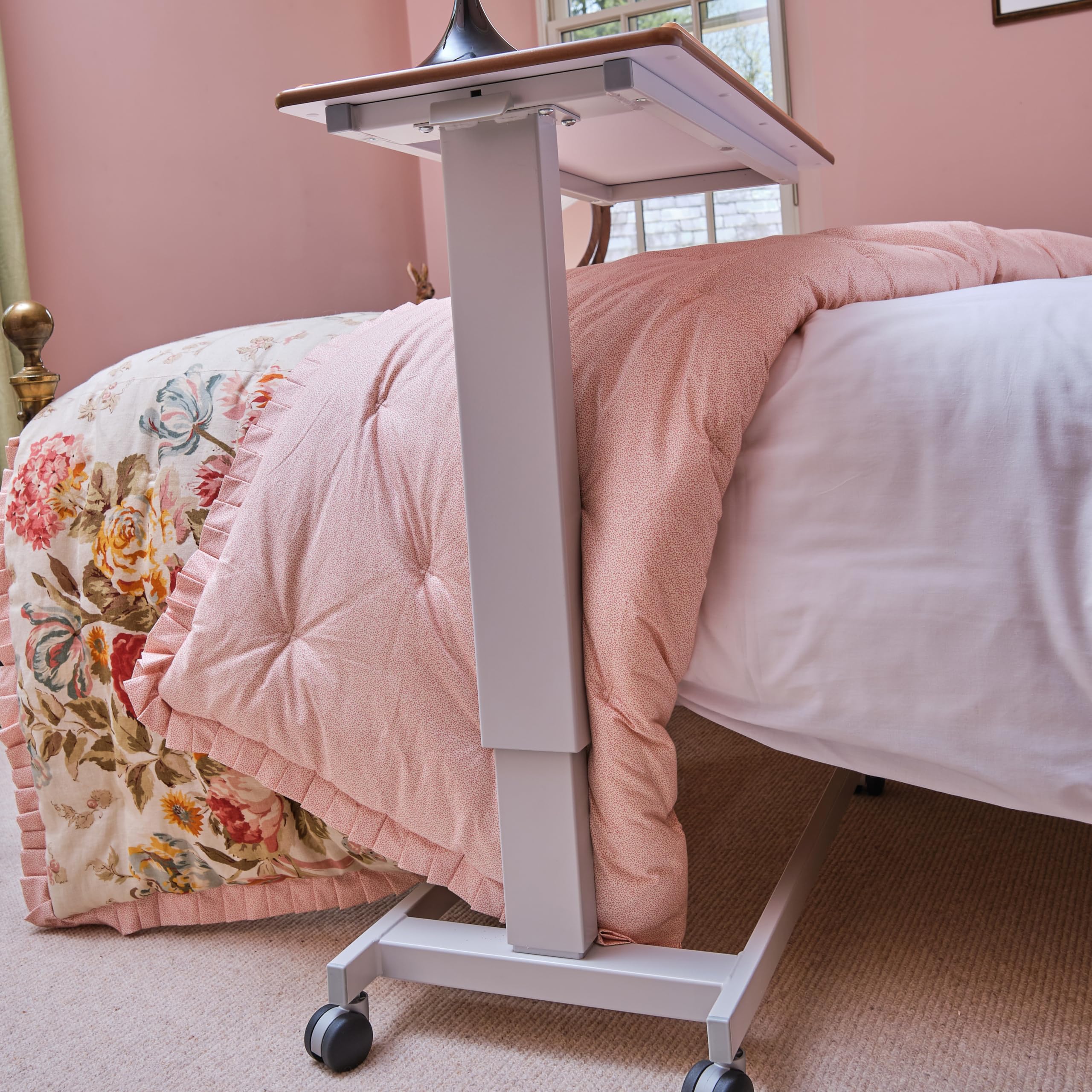 NRS Healthcare Easylift – Elevador Overbed, Mesa auxiliar para silla, Madera de Haya n43541, Altura Ajustable, Standard Base