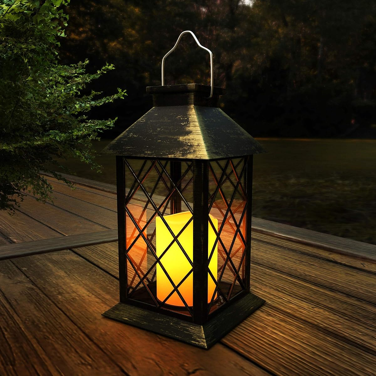 Linterna con energía solar - Lámpara de vela de pilar LED resistente al agua para colgar o de mesa para interiores o exteriores - Decoración clásica para el hogar y el jardín de Lavish Home