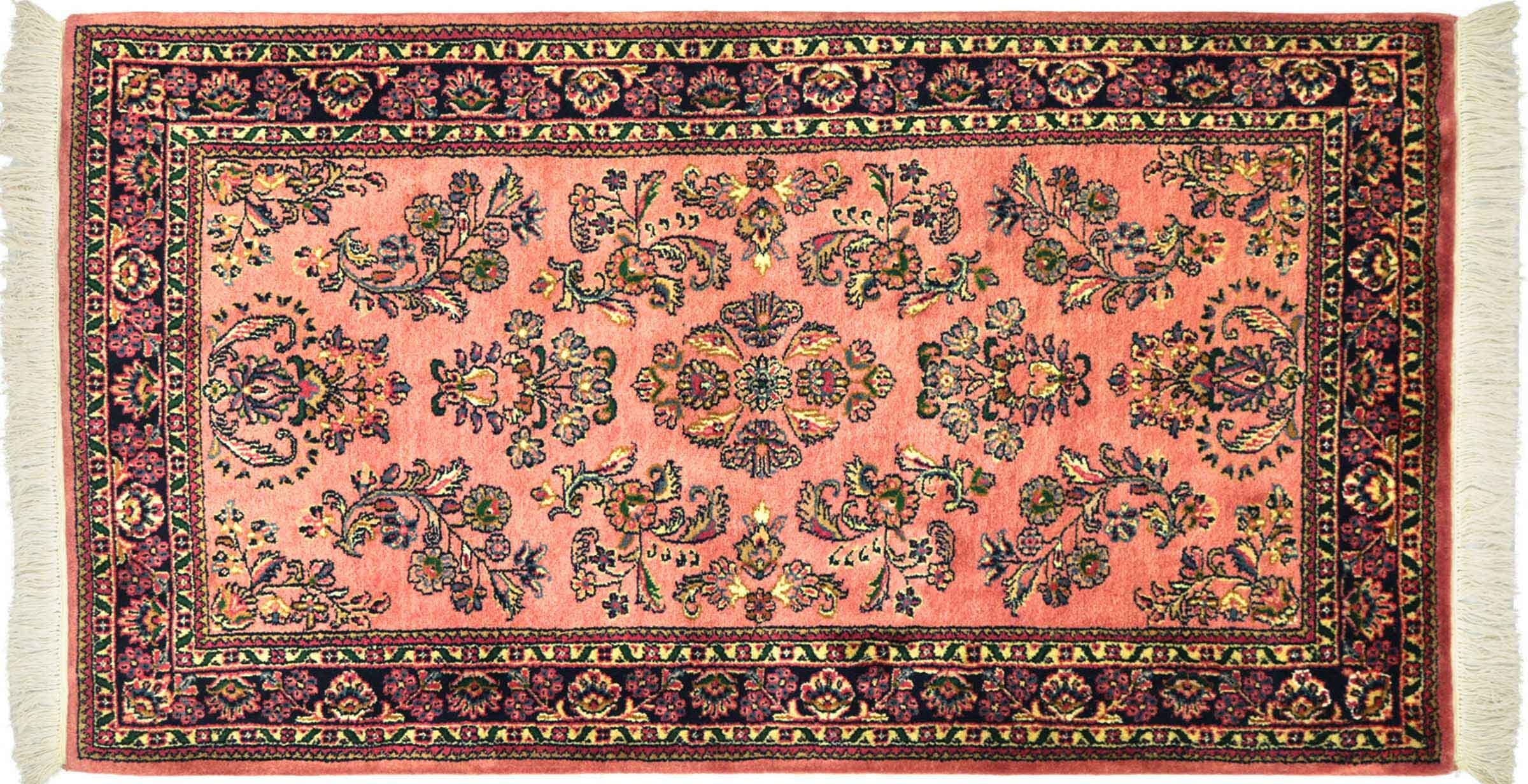 Tapis floral Sarough rose 90x160 cm pour raviver un sol terne et réchauffer une pièce froide