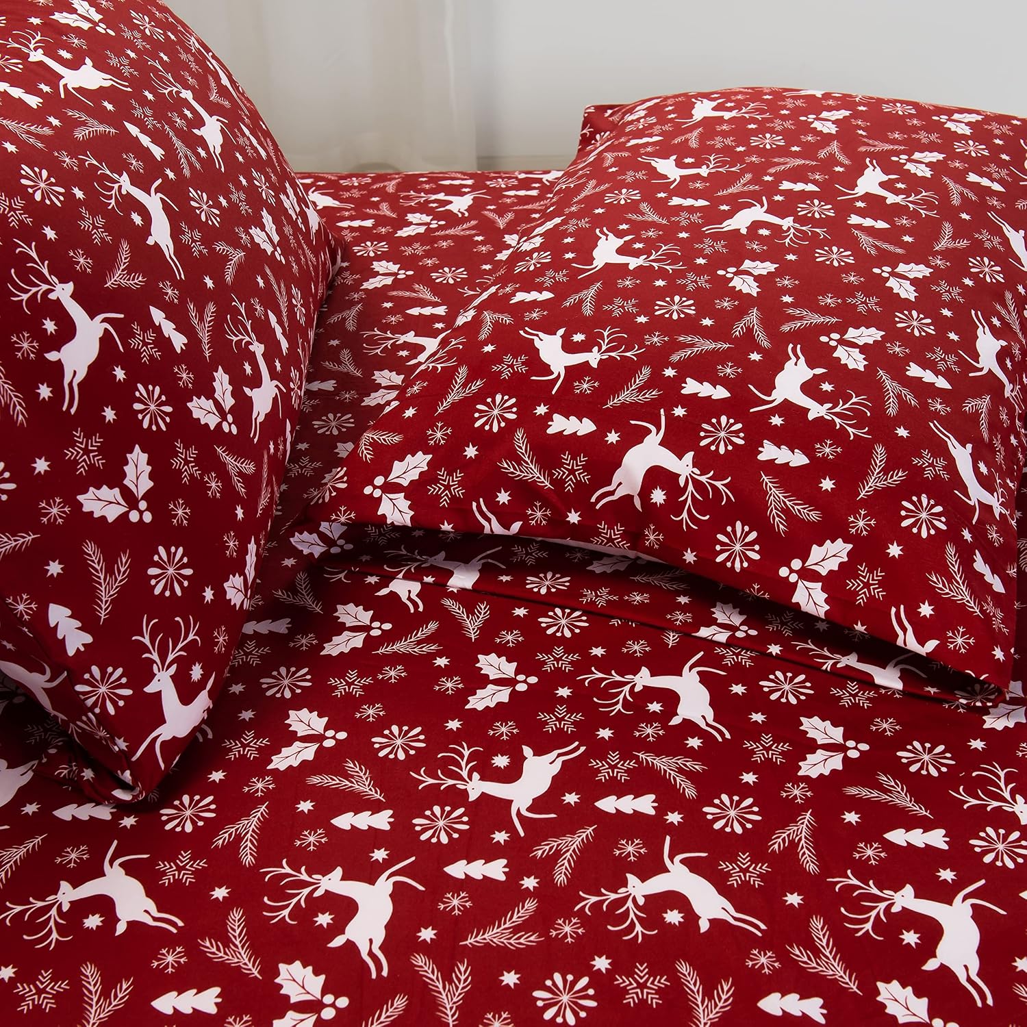 Elegant Comfort Holiday 6-Piece Bed Sheets, Queen, Burgundy Reindeer
