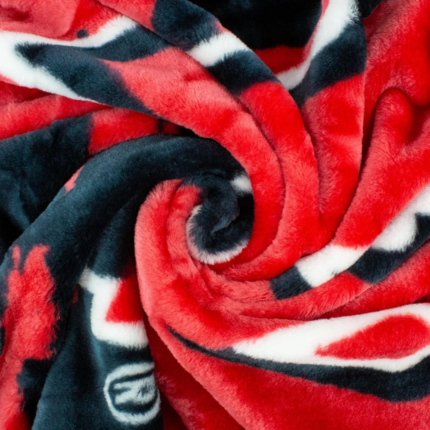 College Covers Everything Comfy Wisconsin Badgers Soft and Warm Huge Raschel Throw Blanket, 86" x 63"