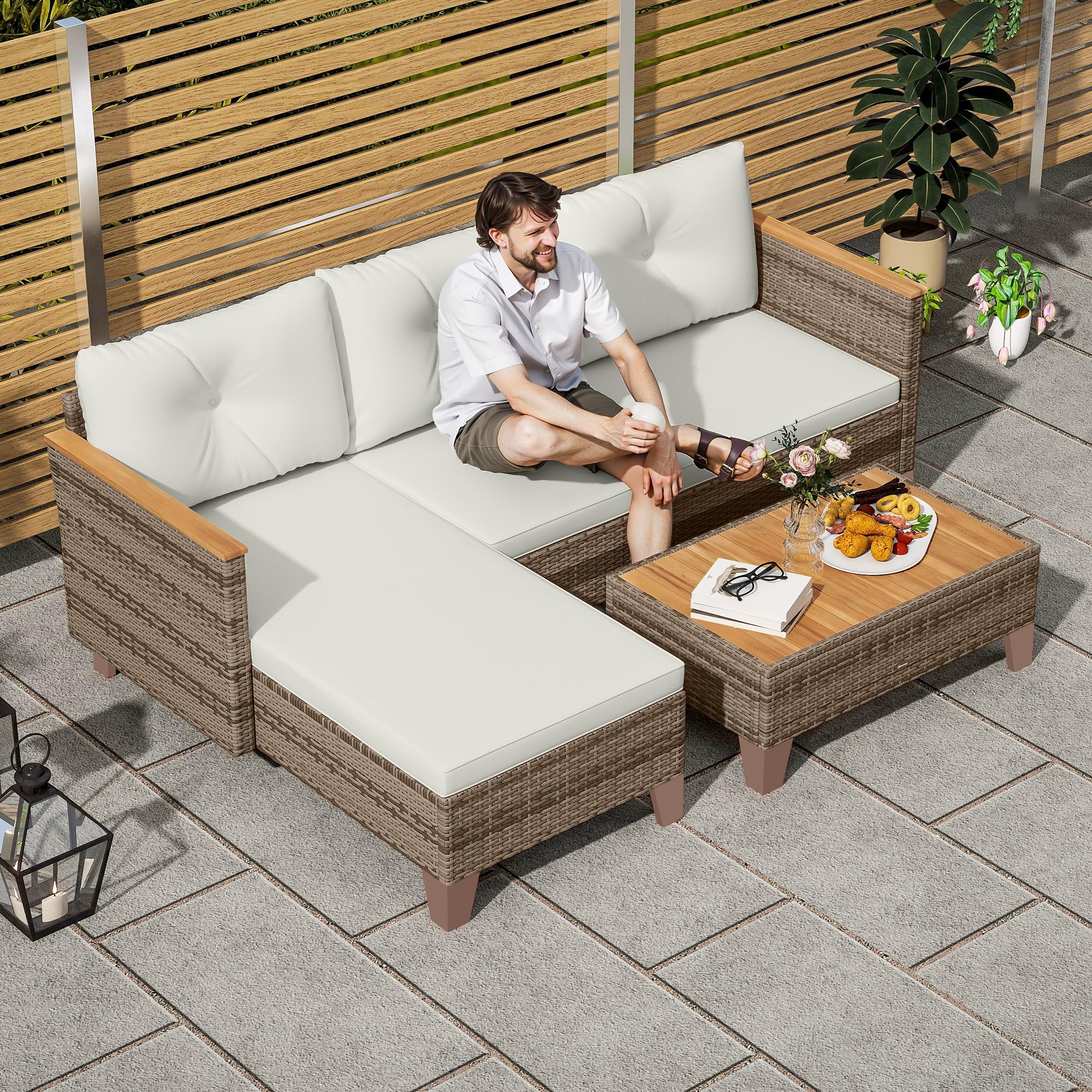 Outsunny Set di Mobili da Giardino in Rattan 3 Pezzi, Salotto da Esterno con Divano a 2 Posti, Chaise Longue, Tavolino da Caffè in Vetro e Cuscini Lavabili, Struttura in Acciaio, Cachi/Crema