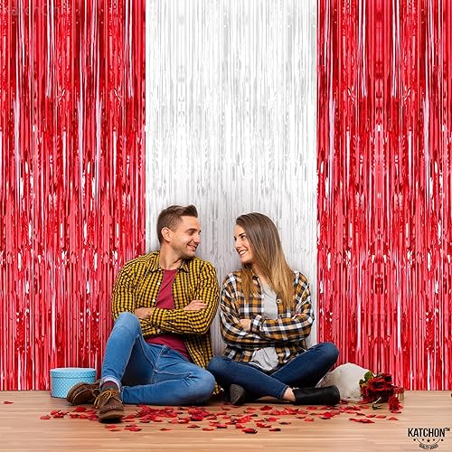 Miniatura 5 de KatchOn, Serpentinas blancas y rojas extragrandes de 8 x 3.2 pies, paquete de 3  Telón de fondo con flecos blancos y rojos para decoraciones del día
