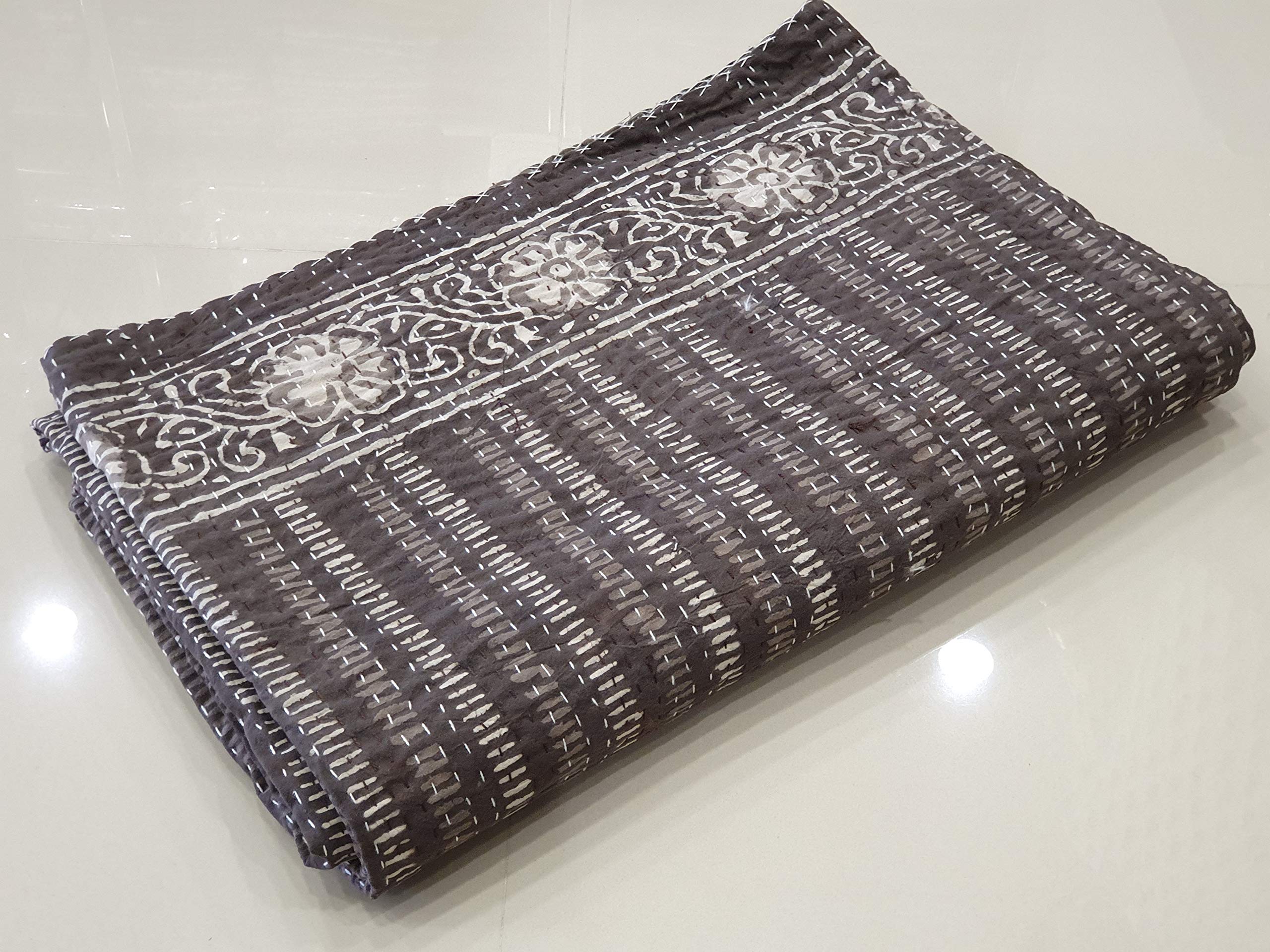 Manta Kantha bohemia para decoracion del hogar y tardes de lectura en el sofa