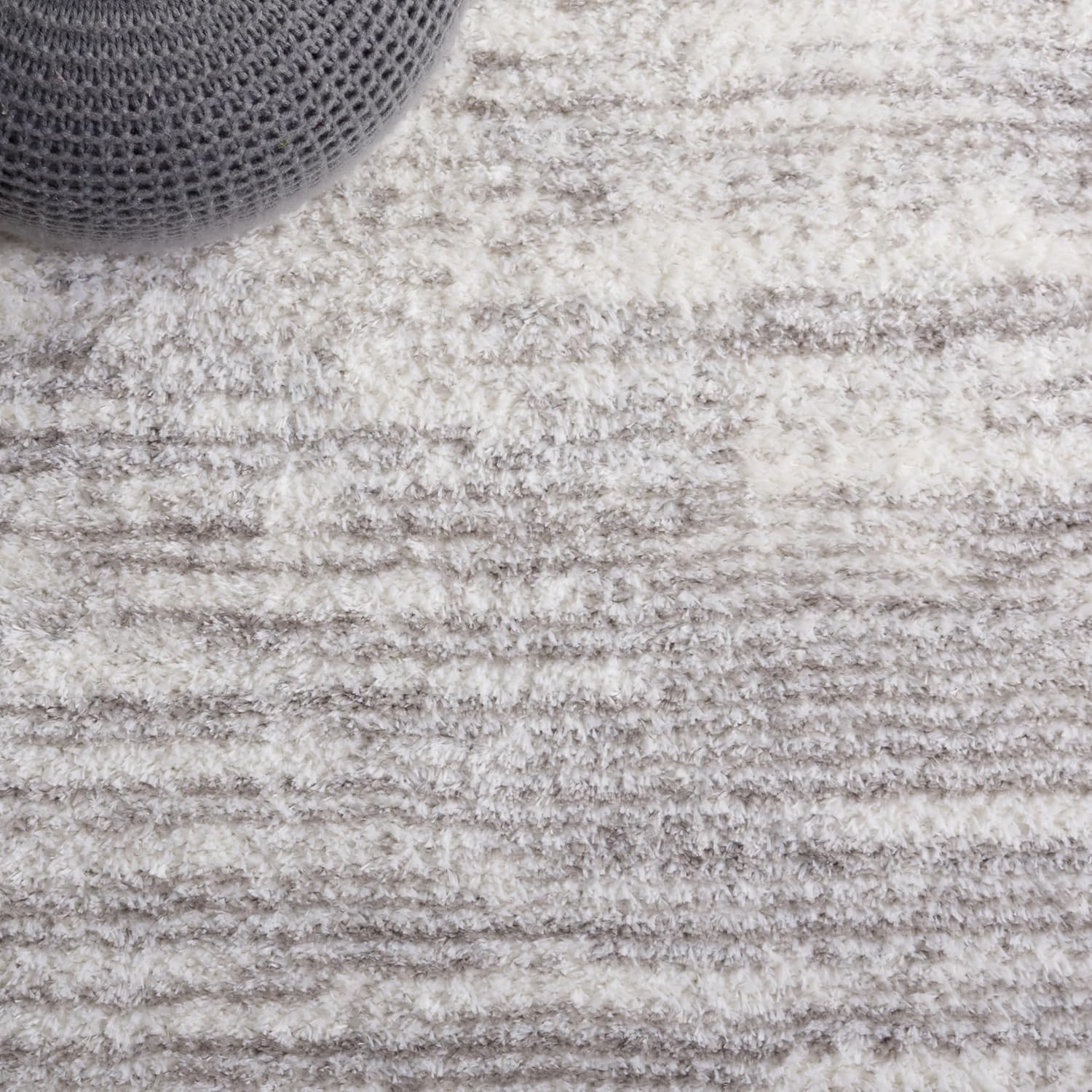 SAFAVIEH Tahoe Shag Collection Runner Rug - 9' Runner, Ivory & Grey, Moroccan Design, Ideal for High Traffic Areas in Hallway, Bathroom & Kitchen (THO653A-29)