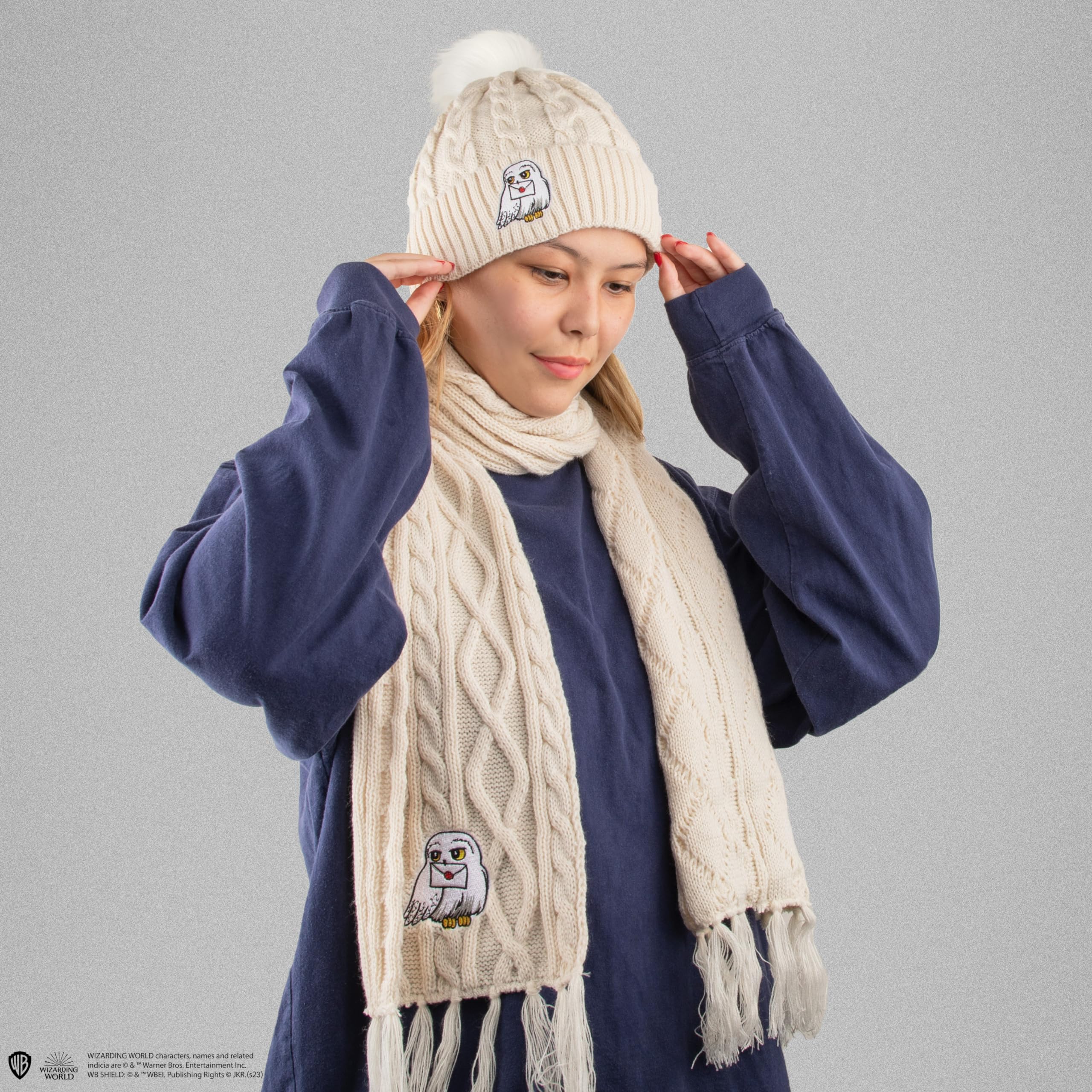 Cinereplicas Harry Potter - Set Bonnet et Écharpe Hedwige - Licence Officielle