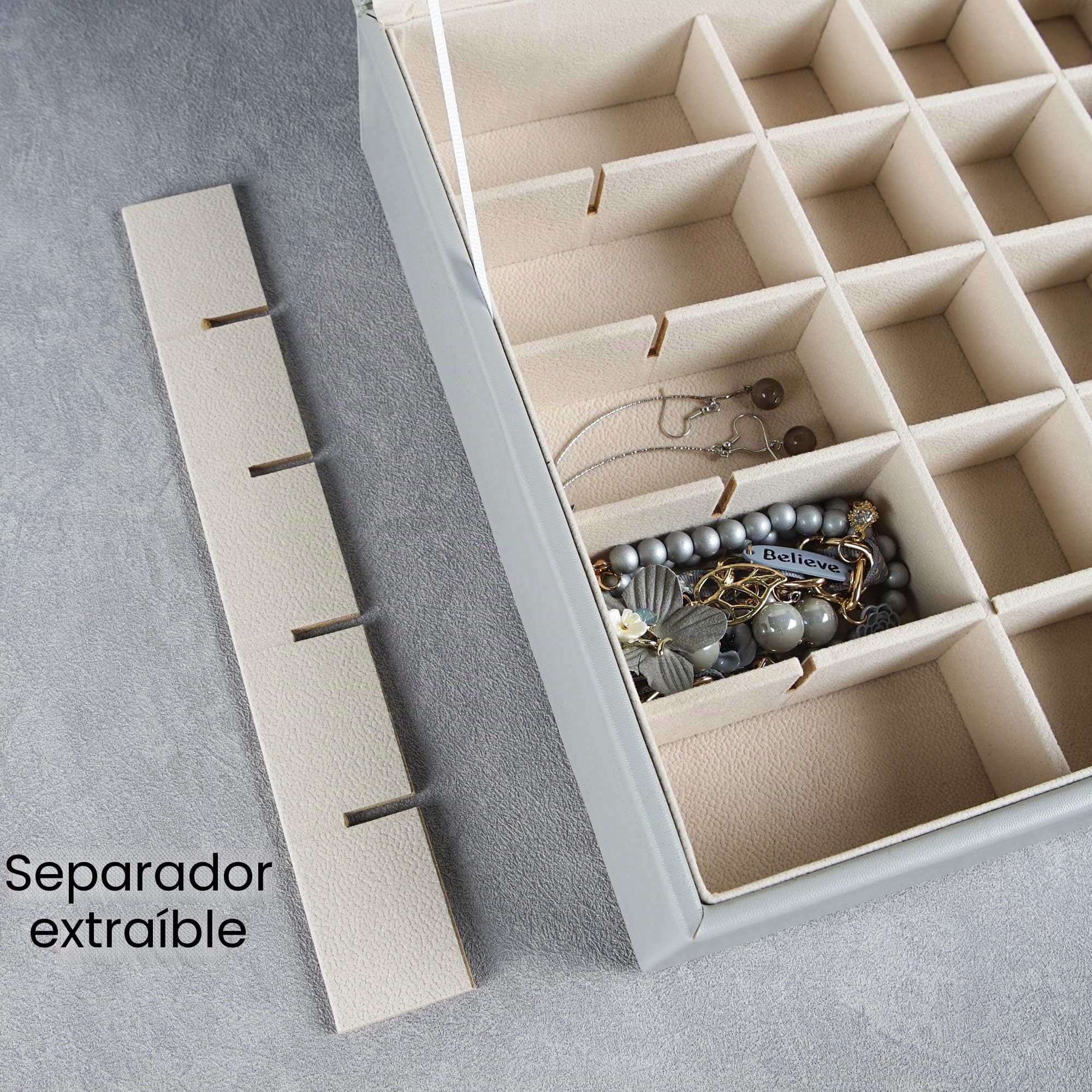 Frebeauty Organizador de pendientes, caja de joyería clásica con 50 ranuras de doble capa con 6 ganchos para collares y bolsillo para pulsera (gris)
