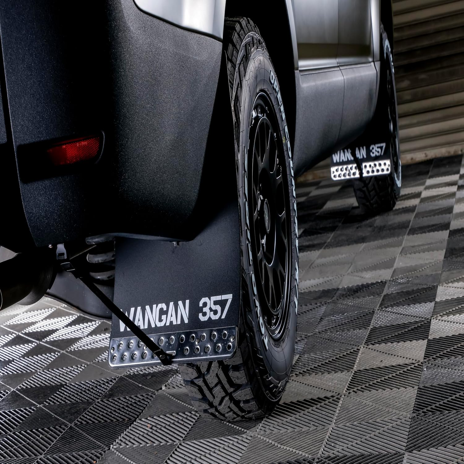 マッドガード ベルト付き デリカ D5 泥除け 1台分 ブラック