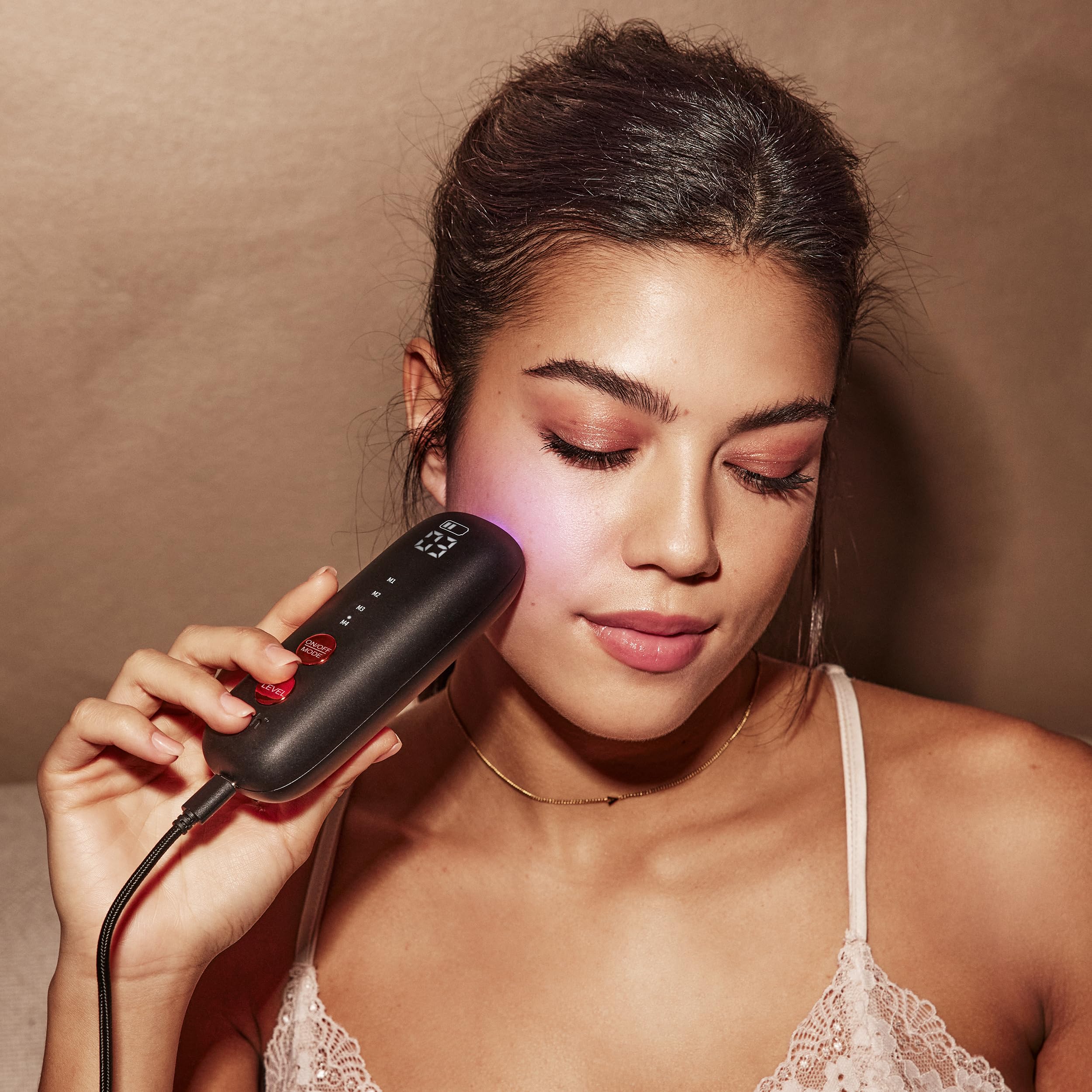 Silk'n Masque Visage et Cou LED Set - Dual LED Set - Promo pack: sérum Builder inclus - Masques pour le visage et cou avec la Lumière Rouge Anti-Âge - Noir
