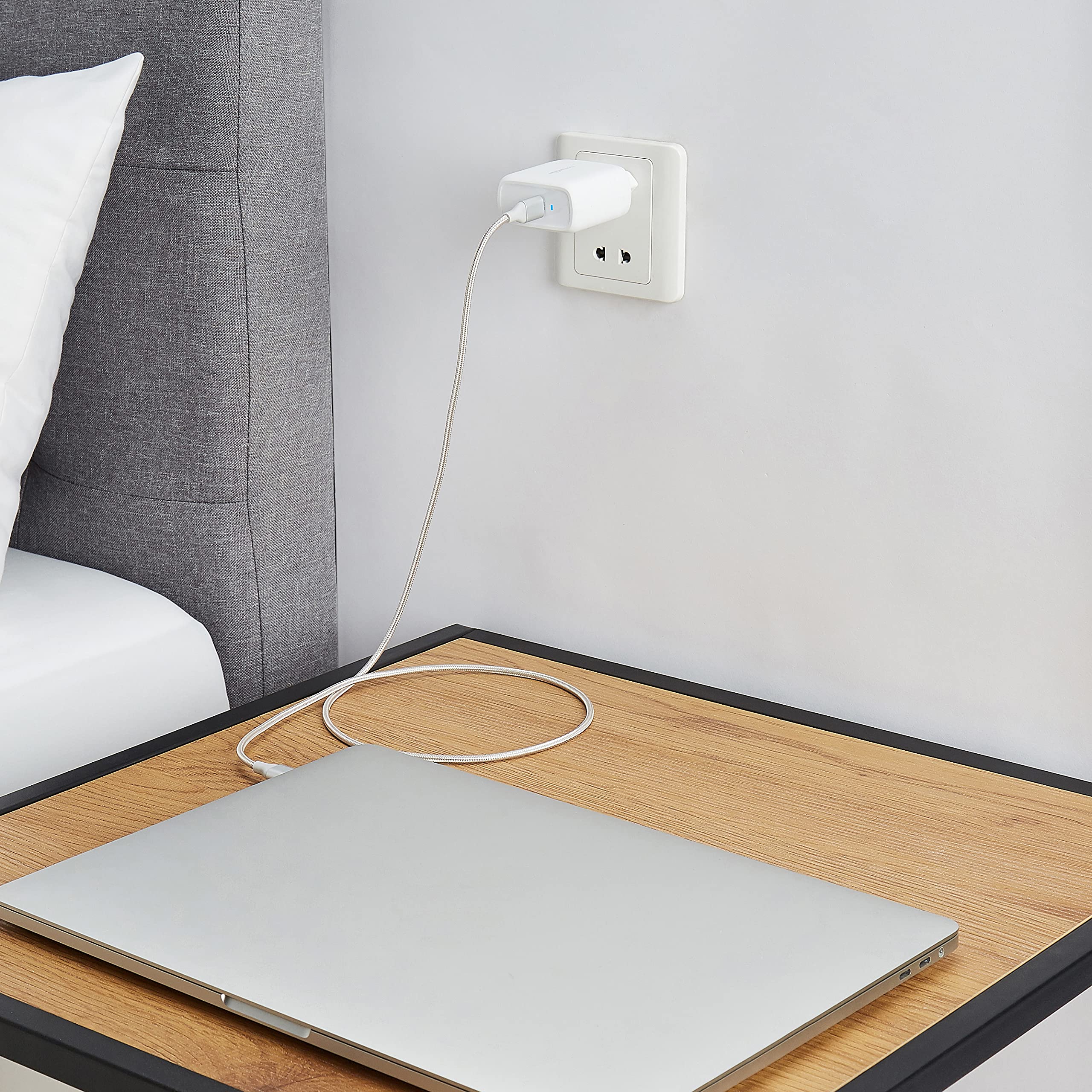 Amazon Basics Caricabatterie USB-C da parete a 1 porta da 65 W, GaN, per laptop, tablet e telefoni cellulari con alimentazione, bianco (senza tecnologia PPS), 5,61 x 2,87 x 5 cm (Confezione da 2)
