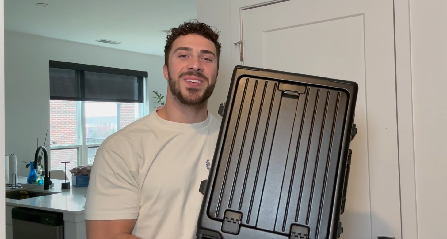 Amazon.com | VentureVault Carry On Luggage 20 Inch, Aluminum Frame
