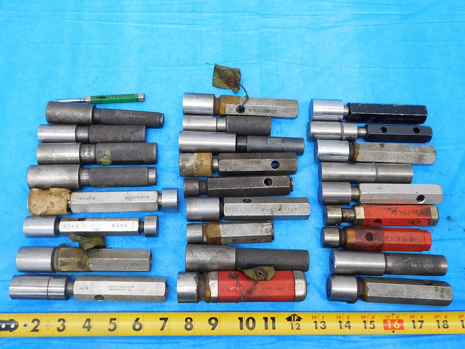 27 PCS SMOOTH PIN PLUG GAGES MEMBER W/HANDLES VARIOUS SIZES STANDARD INSPECTION - MB5697AZ1