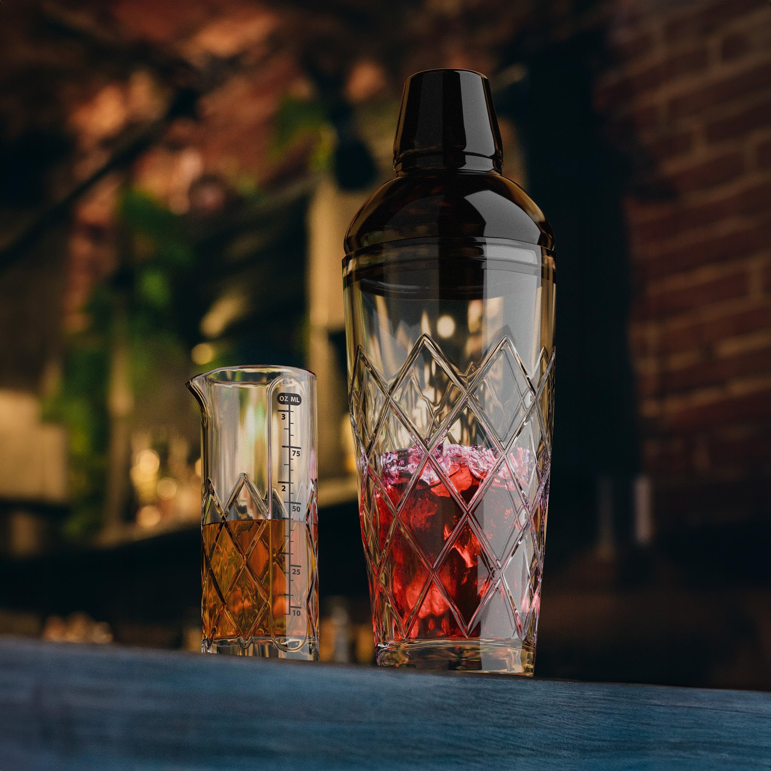 Final Touch Yarai FTA1859-19 - Juego de coctelera de cocina japonesa con tapa cromada negra y medidor medidor - Kit de mezcla premium para camareros y el hogar - 24 onzas (700 ml)