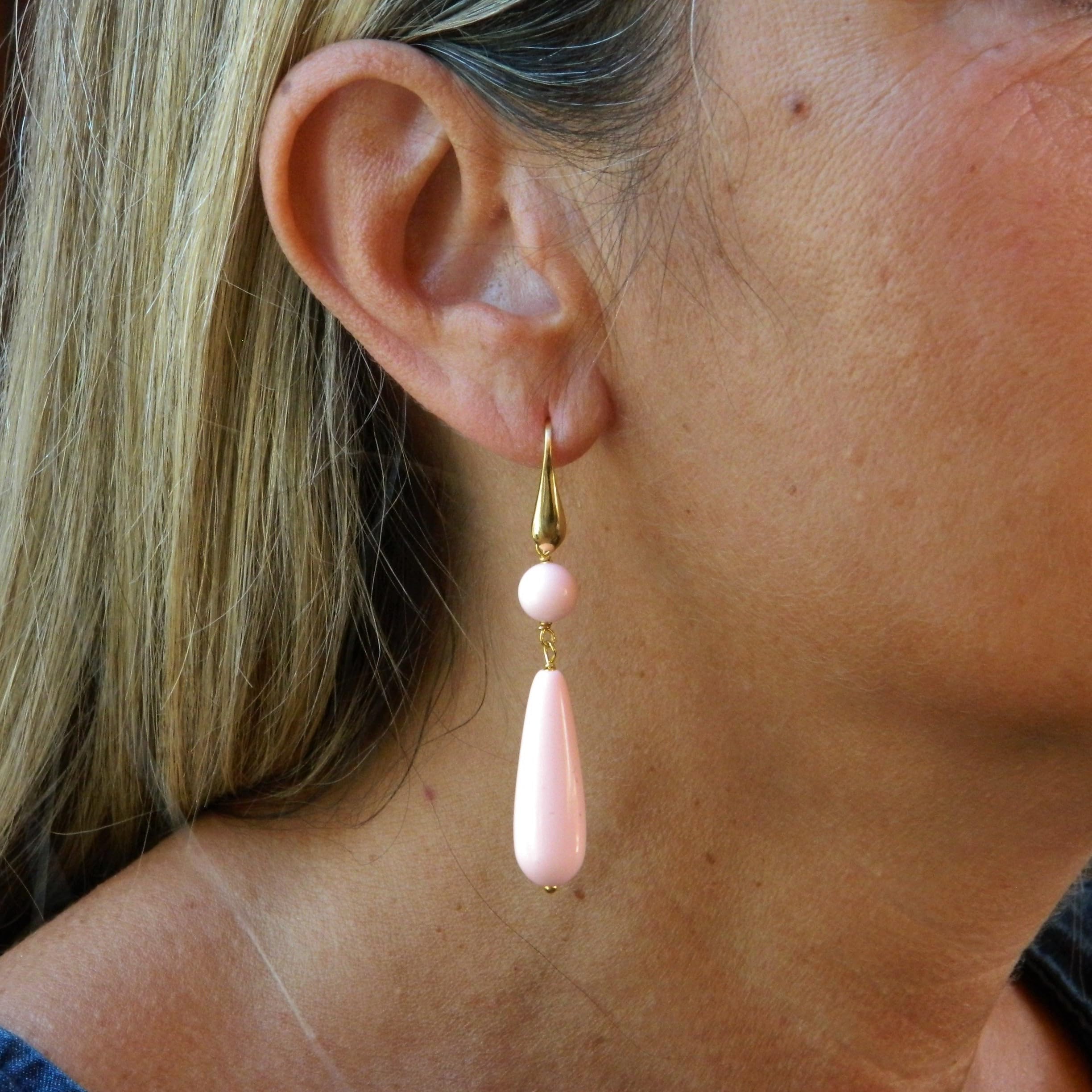 Orecchini Pendenti Donna in Pasta di Corallo Rosa Chiaro – Goccia 10x30 mm e Pallina Liscia – Argento 925 Placcato Oro – Handmade, Nickel-Free, Made in Italy - DodiGioielli