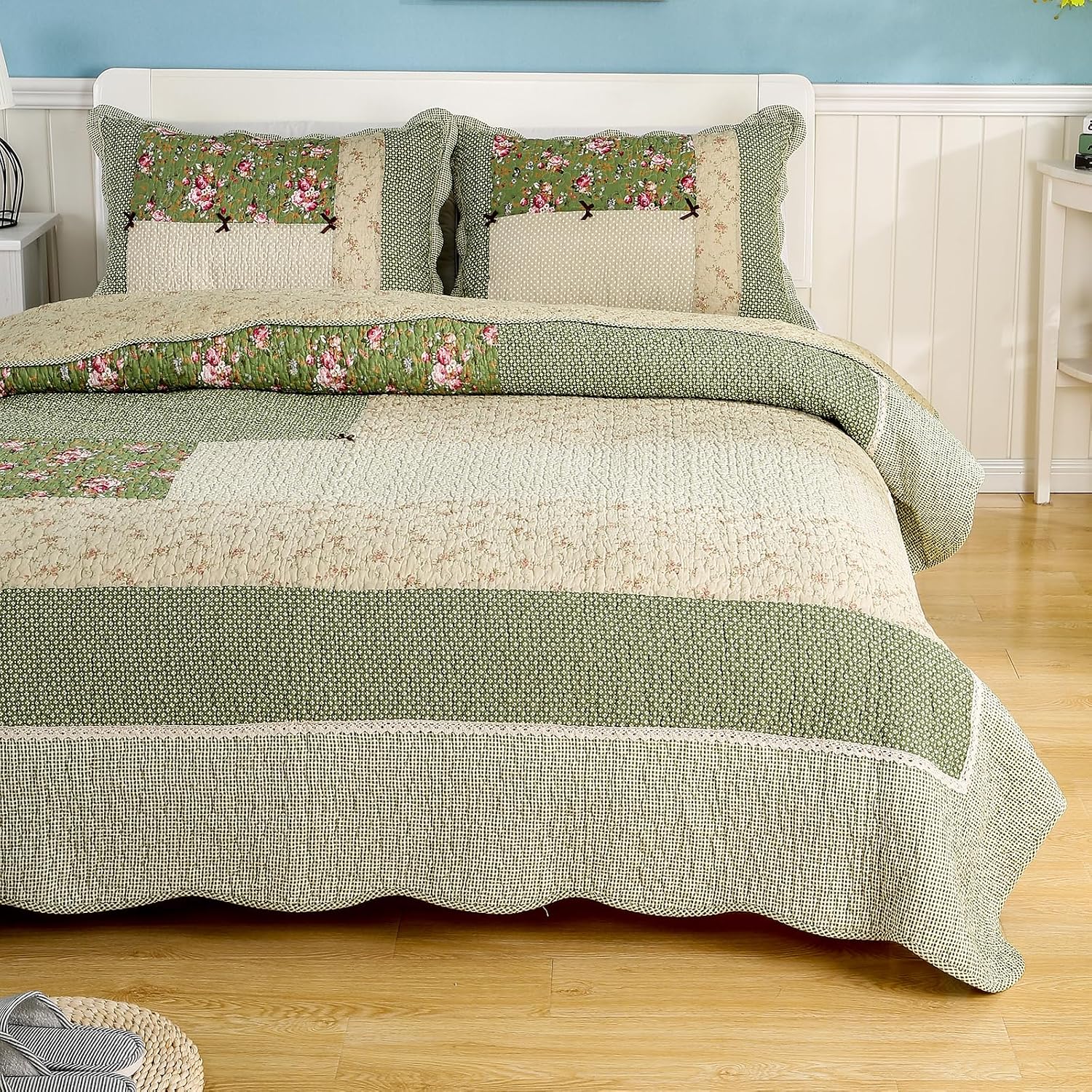 vctops Cotton Patchwork Quilt Set Queen Size, Reversible Quilt Bedding Set 3 Pieces, Floral Plaid Lightweight Quilted Bedspreads, Soft Bed Coverlet with 2 Pillow Shams for All Seasons (Green,Queen)