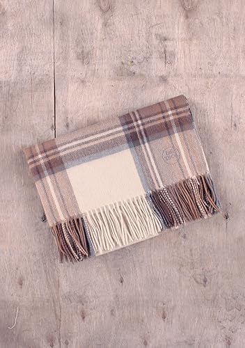 Miniatura 2 de The Tartan Blanket Co. Manta de lana de cordero Stewart Natural Dress Tartan (30 x 43 pulgadas)