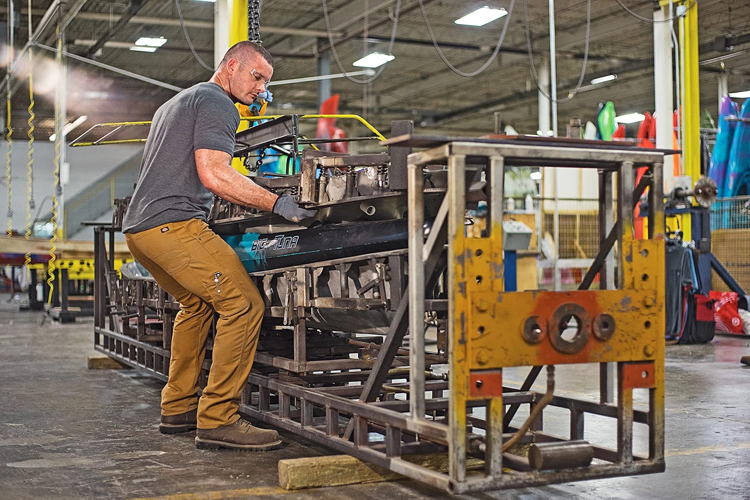 Dickies Men's Relaxed Fit Straight-Leg Duck Carpenter Jean, Brown, 32W x 30L - Image 3