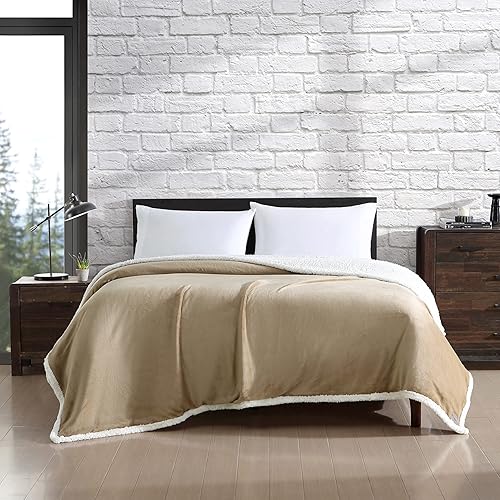 Eddie Bauer - Manta tamaño Queen, manta de cama de felpa ultrasuave con reverso de borrego sintético, manta para sofá y cama (beige sólido)