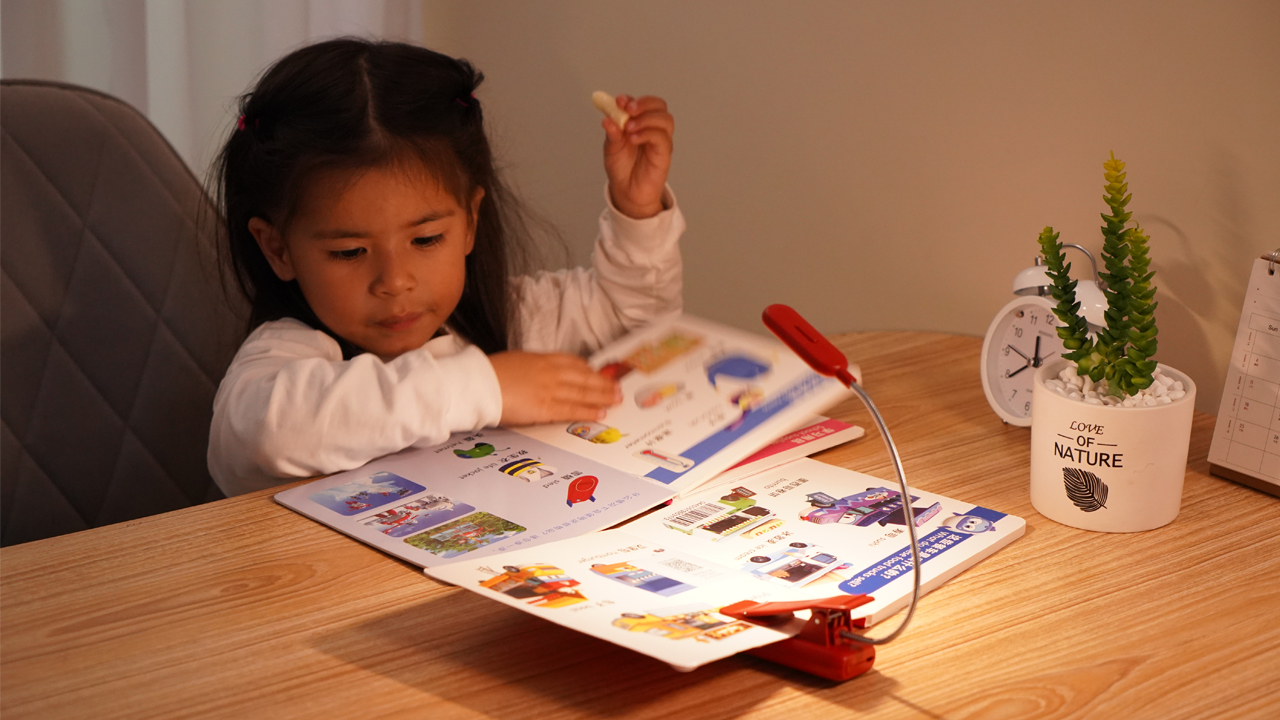 Image of VAVOFO Rechargeable Book Light for Reading in Bed Kids, 7 LED Reading Light with 9-Level Warm Cool White Daylight, Eye Care Lamp with Power Indicator for Bookworms (Red)