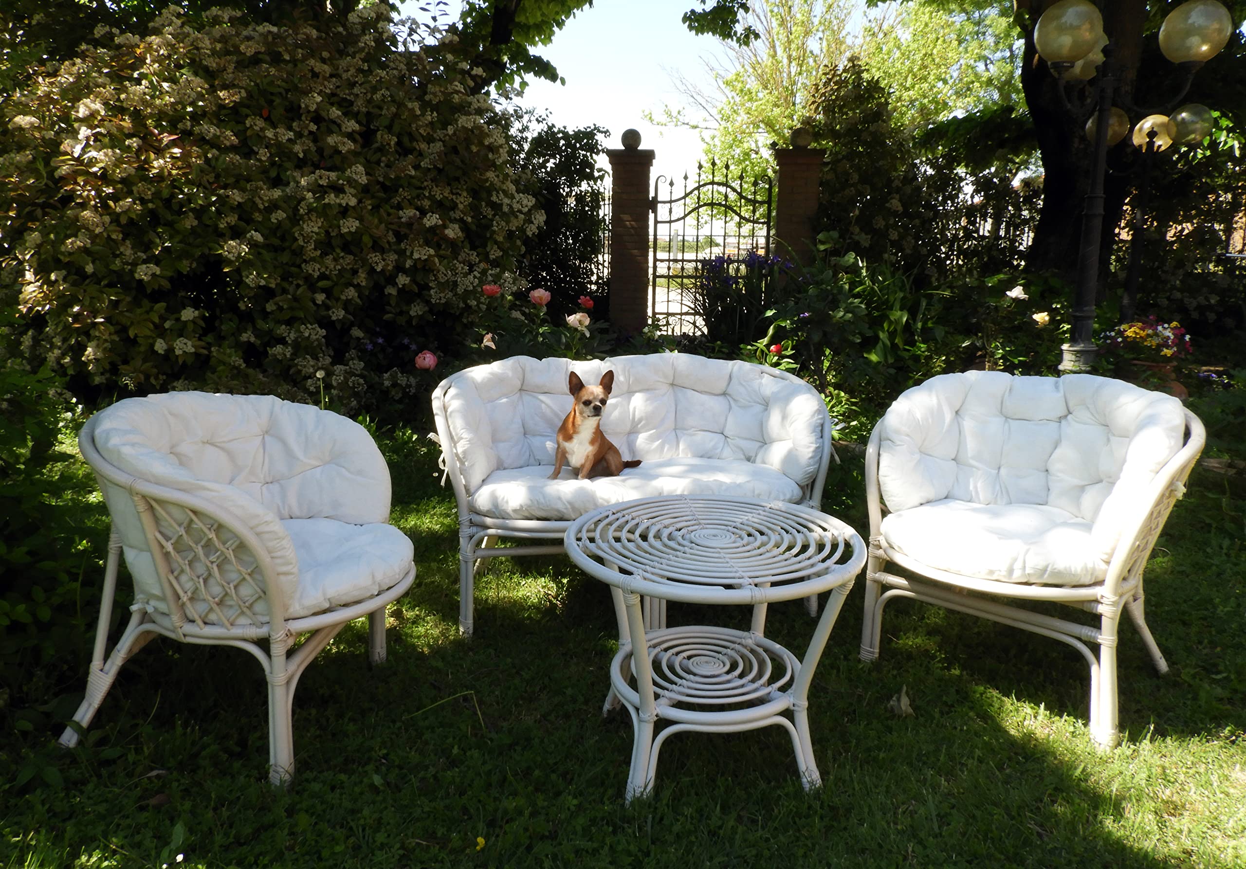 Salotto Vimini Rattan Bianco 2 POLTRONE 1 Divano 1 Tavolo CASA E Giardino Completo di Cuscini con Laccetti Non in Kit di Montaggio spedito su bancale
